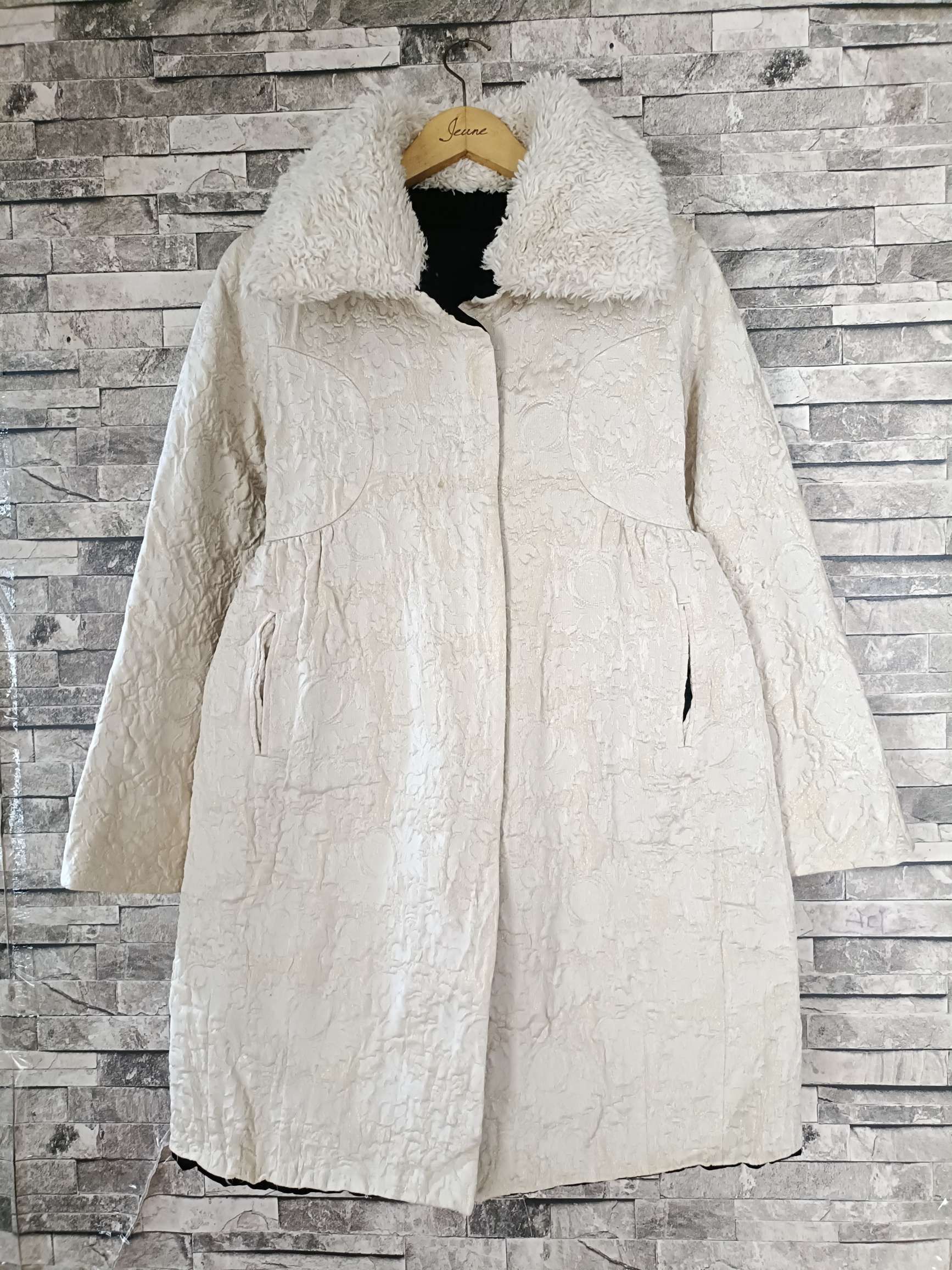 Vintage Vintage brocade reversible silk princess coat Size M / US 6-8 / IT 42-44 - 1 Thumbnail
