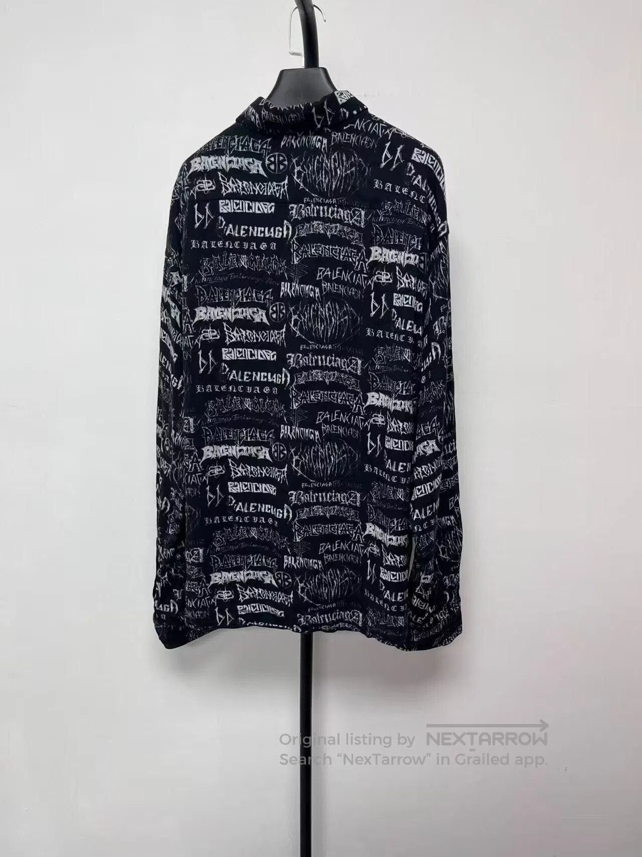 Balenciaga balenciaga logo print button. Size US M / EU 48-50 / 2 - 2 Thumbnail