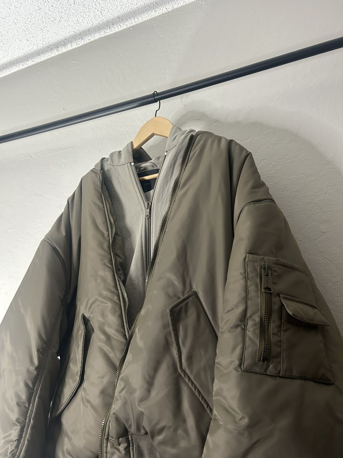Balenciaga Balenciaga Beige All in one Bomber Size US M / EU 48-50 / 2 - 3 Thumbnail