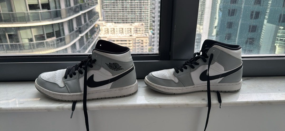 Nike Jordan 1 Mid Light Smoke Grey Size US 10.5 / EU 43-44 - 2 Thumbnail