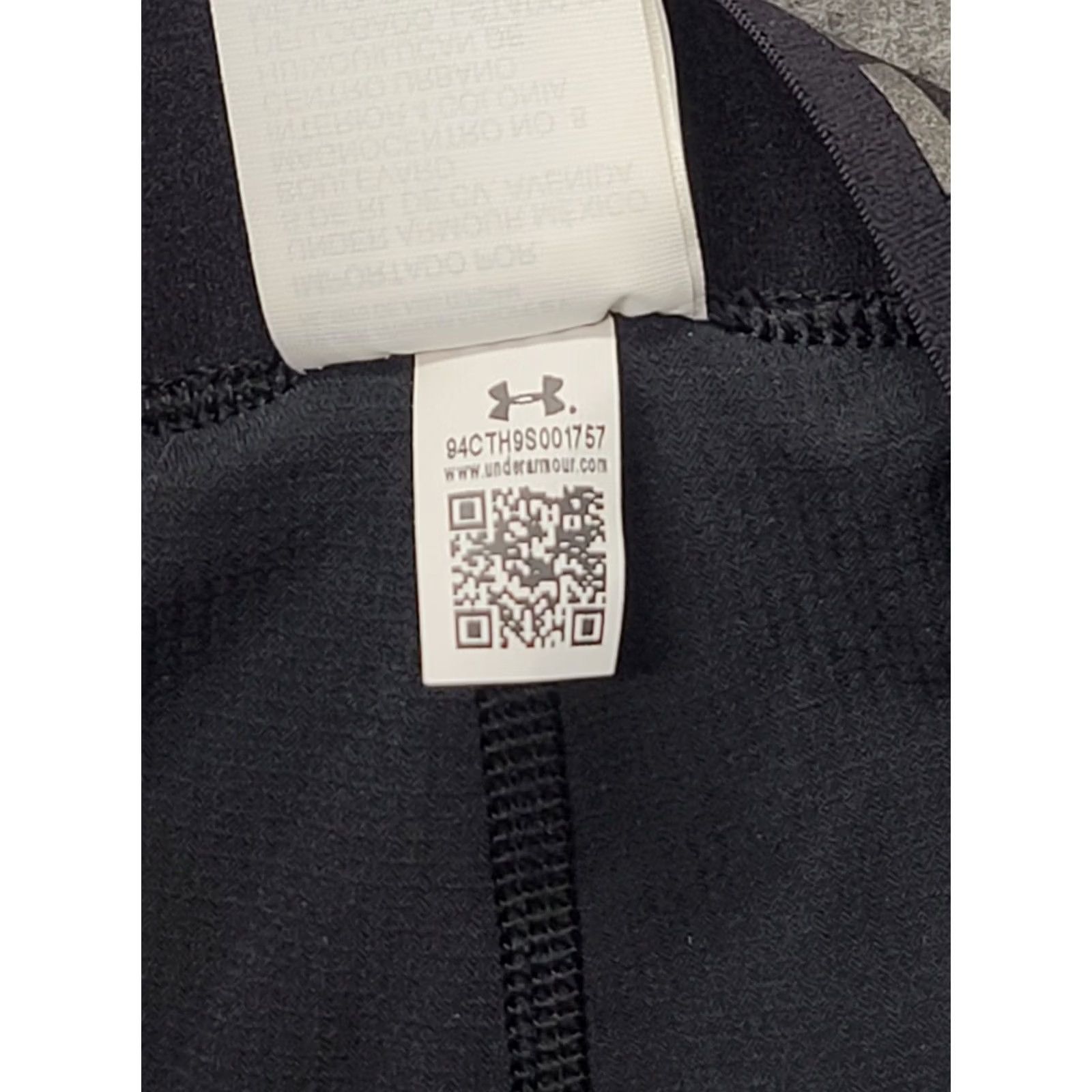 Under Armour Under Armour Capris Leggings Womens M Fit Black Capri Geometric Pattern Athletic Compression 18 in Inseam Gym & Training Womens Size 32" / US 10 / IT 46 - 7 Thumbnail