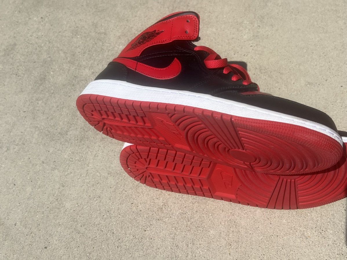 Nike Jordan 1 Mid Alternate Bred Like New Size US 9.5 / EU 42-43 - 5 Thumbnail