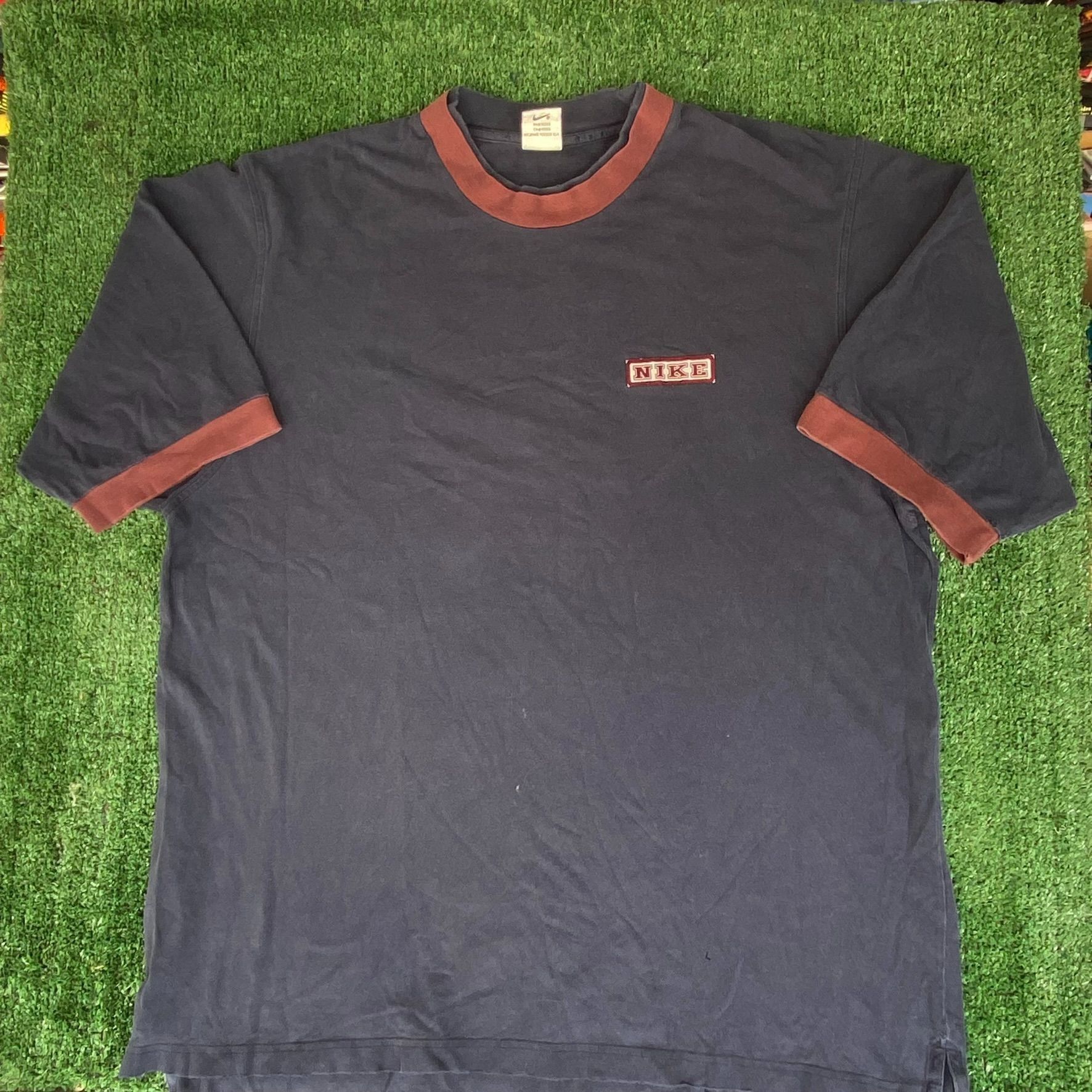 Nike Vintage 90s Nike Center Swoosh Shirt Rare Navy Logo Tee Size US XL / EU 56 / 4 - 4 Thumbnail