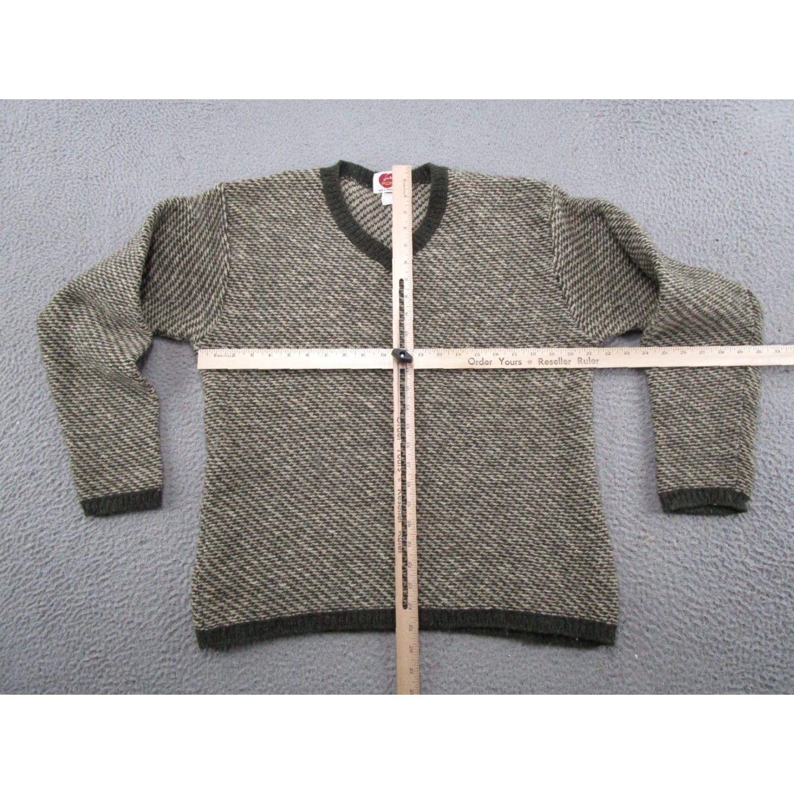 Vintage VINTAGE Jma Plum Wool Blend V-Neck Sweater Mens Size S Made In USA Warm Size US S / EU 44-46 / 1 - 3 Thumbnail