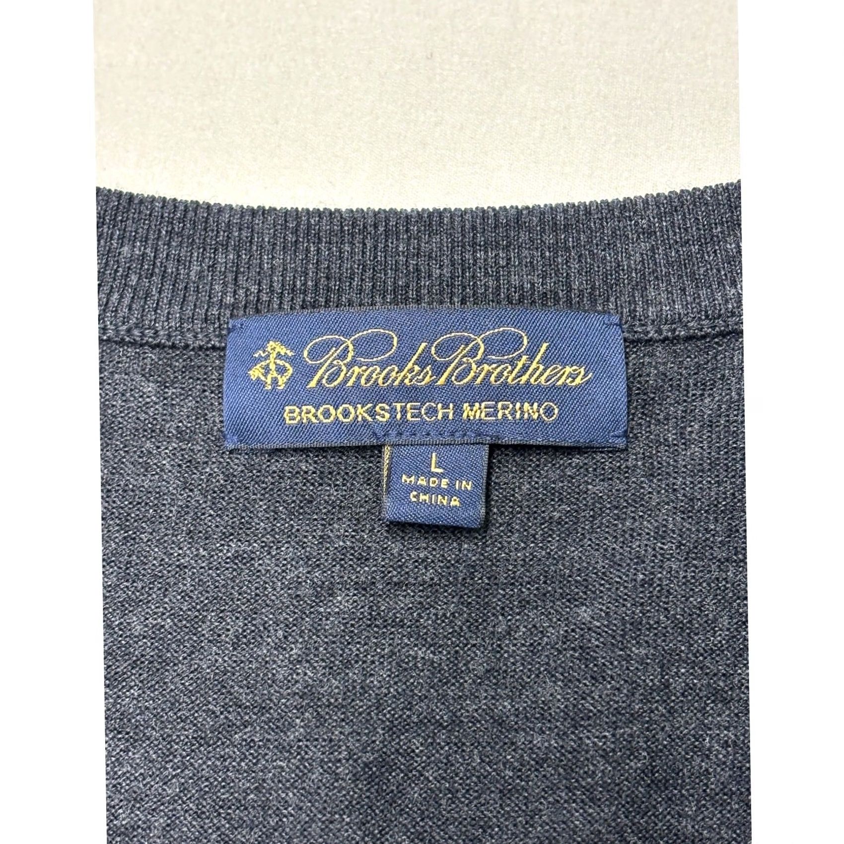 Brooks Brothers Brooks Brothers Brookstech Merino Wool V-Neck Sweater Mens Large Charcoal Gray Size US L / EU 52-54 / 3 - 2 Thumbnail