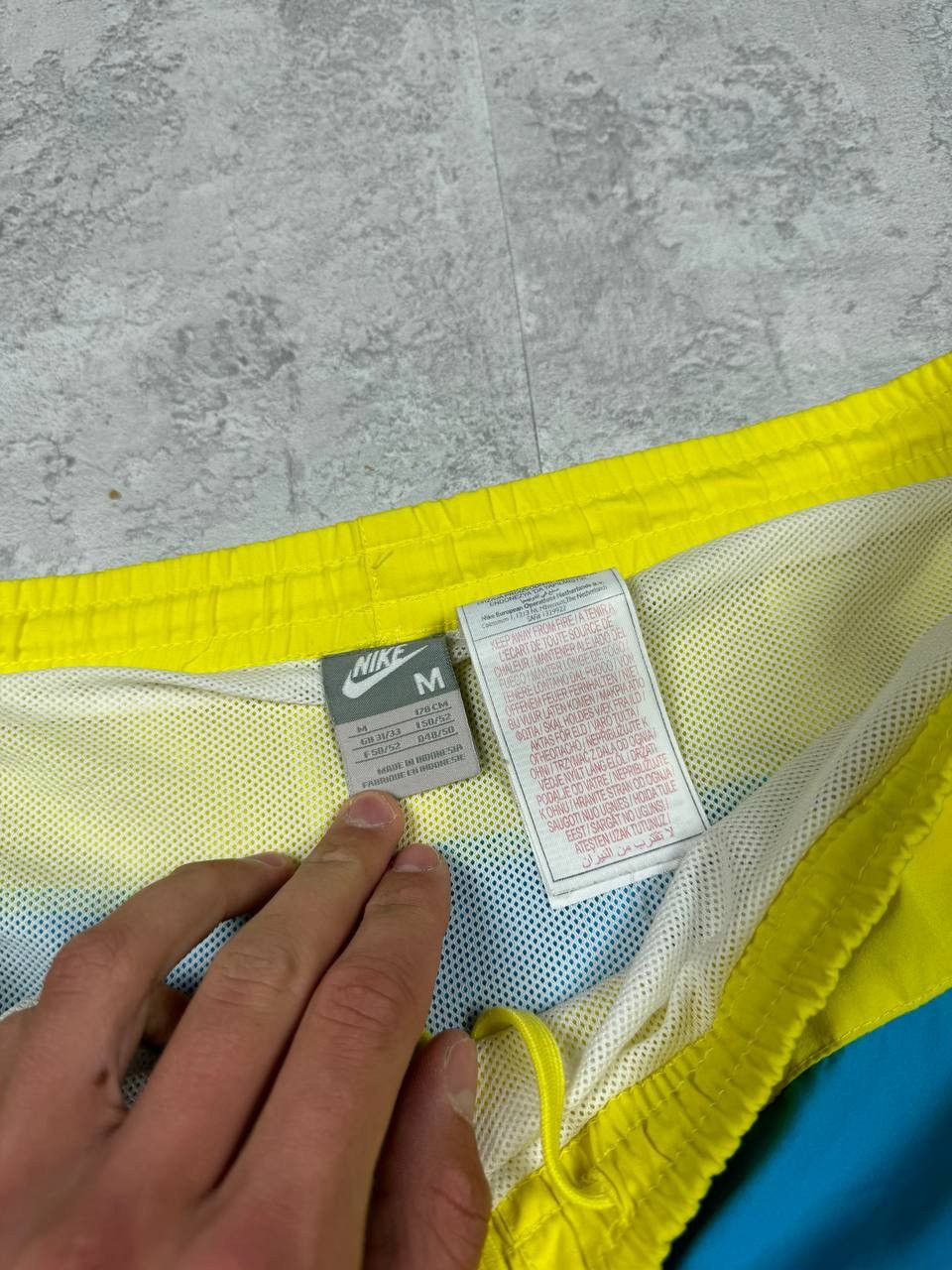 Nike Vintage Nike Blue/Yellow Shorts Size M Size US 33 - 11 Thumbnail