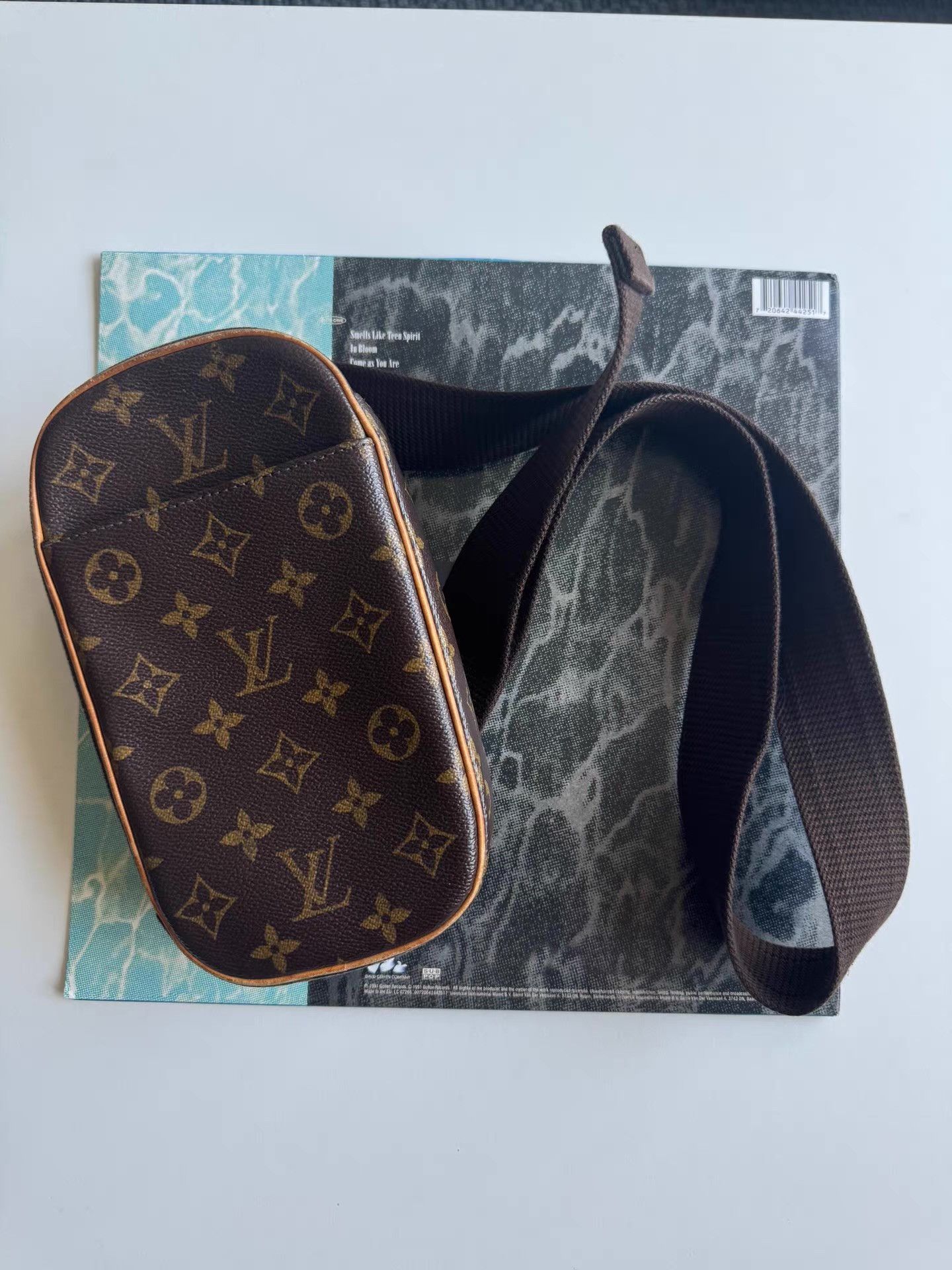 Louis Vuitton Louis Vuitton LV Crossbody / Shoulder Bag Q17 Size ONE SIZE - 1 Thumbnail