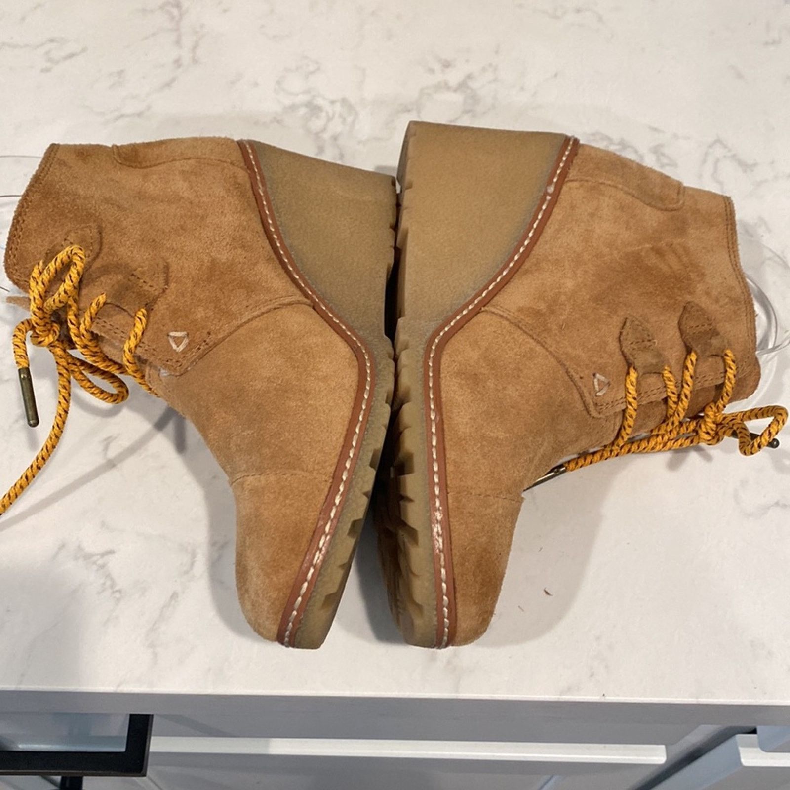 Toms Toms Kala Wedge Desert Booties suede Sherpa lined size 7 Size US 7 / IT 37 - 7 Thumbnail