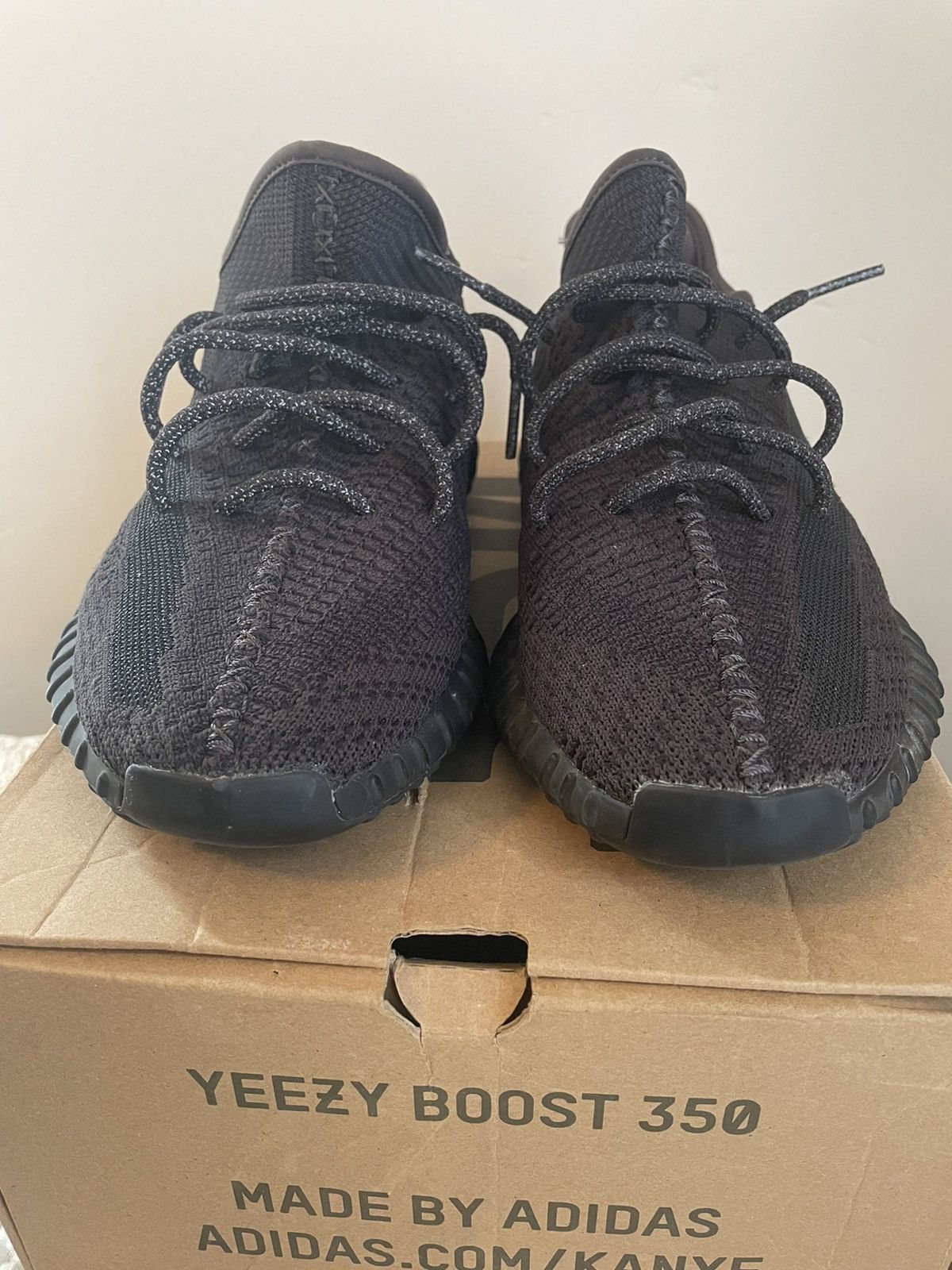 Adidas Yeezy 350 v2 non-reflective Size US 10 / EU 43 - 4 Thumbnail