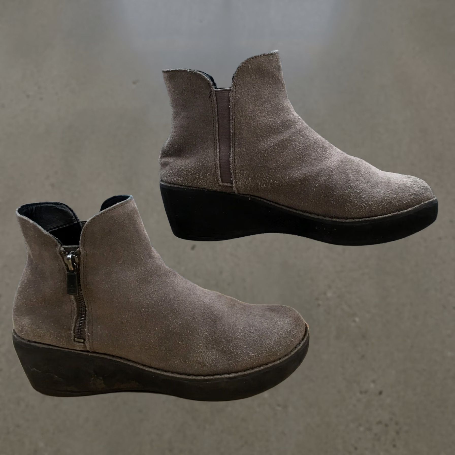 Vintage Kenneth Cole Reaction Boots Womens 8 Gray Leather Wedge Ankle Booties Zip Size US 8 / IT 38 - 1 Thumbnail