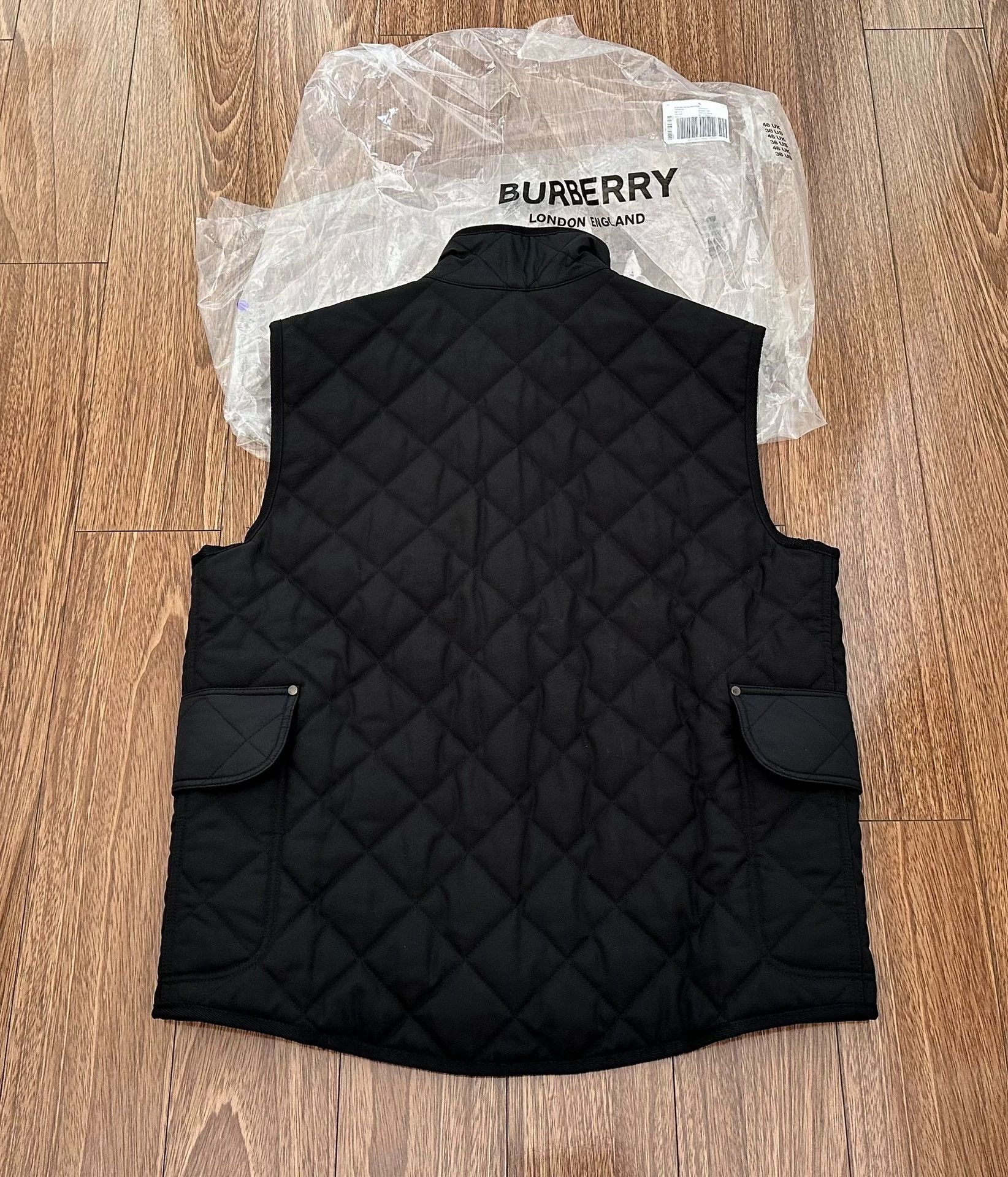 Burberry Burberry Check Black Down Vest Size 48 Size US M / EU 48-50 / 2 - 2 Thumbnail