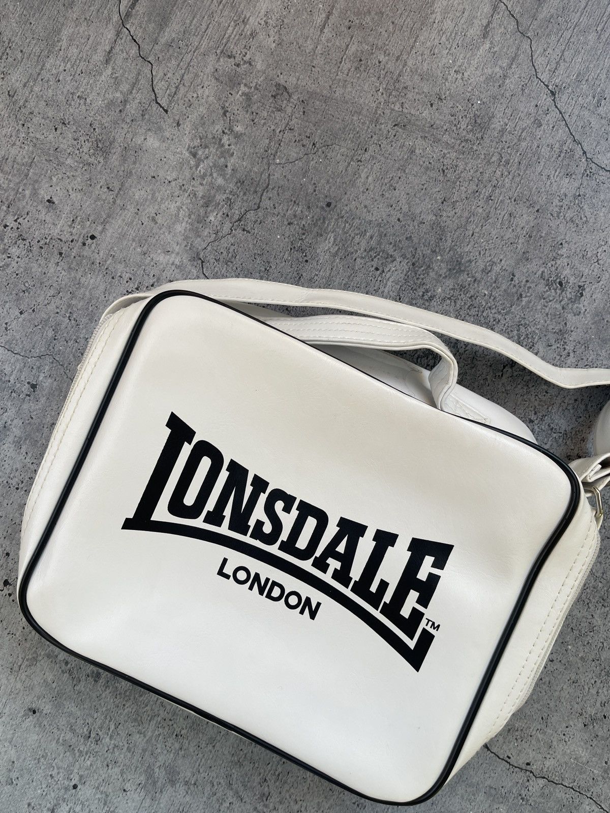 Japanese Brand × Lonsdale × Vintage Y2K Lonsdale London Crossbody Bag Size ONE SIZE - 3 Thumbnail