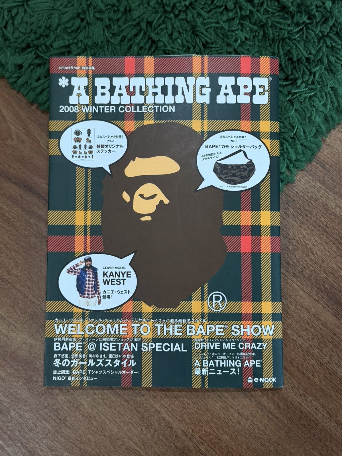 Bape BAPE - 2008 Winter Collection Magazine + Camo Shoulder Bag Size ONE SIZE - 1 Thumbnail