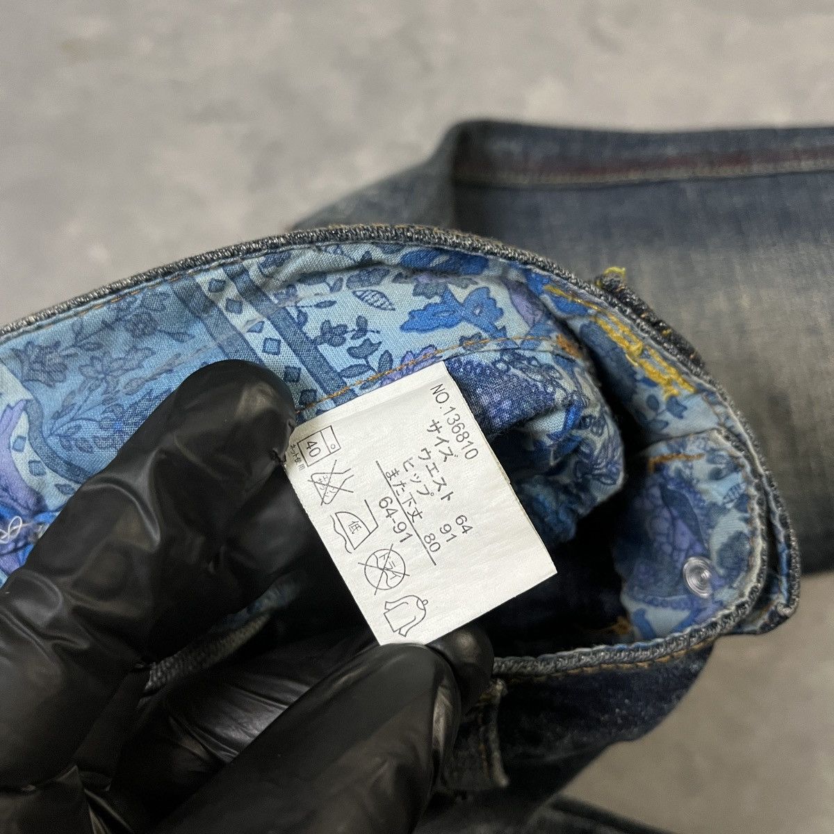 Japanese Brand 2000s Jeans Embroidered Back Pocket Flare Y2K Archive Wash Size US 27 - 4 Thumbnail