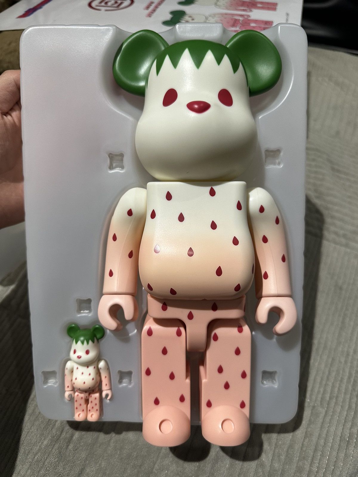 その他 BE@RBRICK Snow Strawberry 400% &amp; 100% CLOT Continues the Fruit BE@RBRICK Series with the Snow