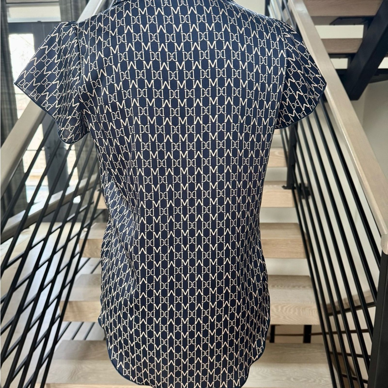 Other New Marciano Chic Navy Patterned Blouse with Tie & Chain XS Size S / US 4 / IT 40 - 13 Thumbnail