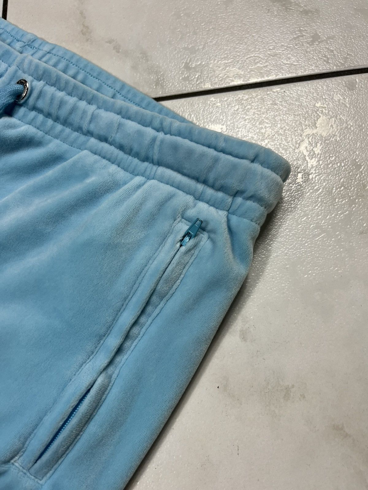 Ed Hardy × Juicy Couture Juicy Couture velvet sweatpants rhinestones crystal ass logo Size 28" / US 6 / IT 42 - 9 Thumbnail