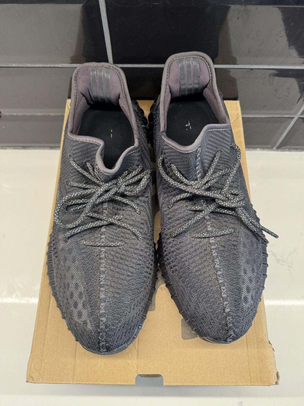 Yeezy Adidas Yeezy Boost 350 V2 Black size 13 Size US 13 / EU 46 - 2 Thumbnail