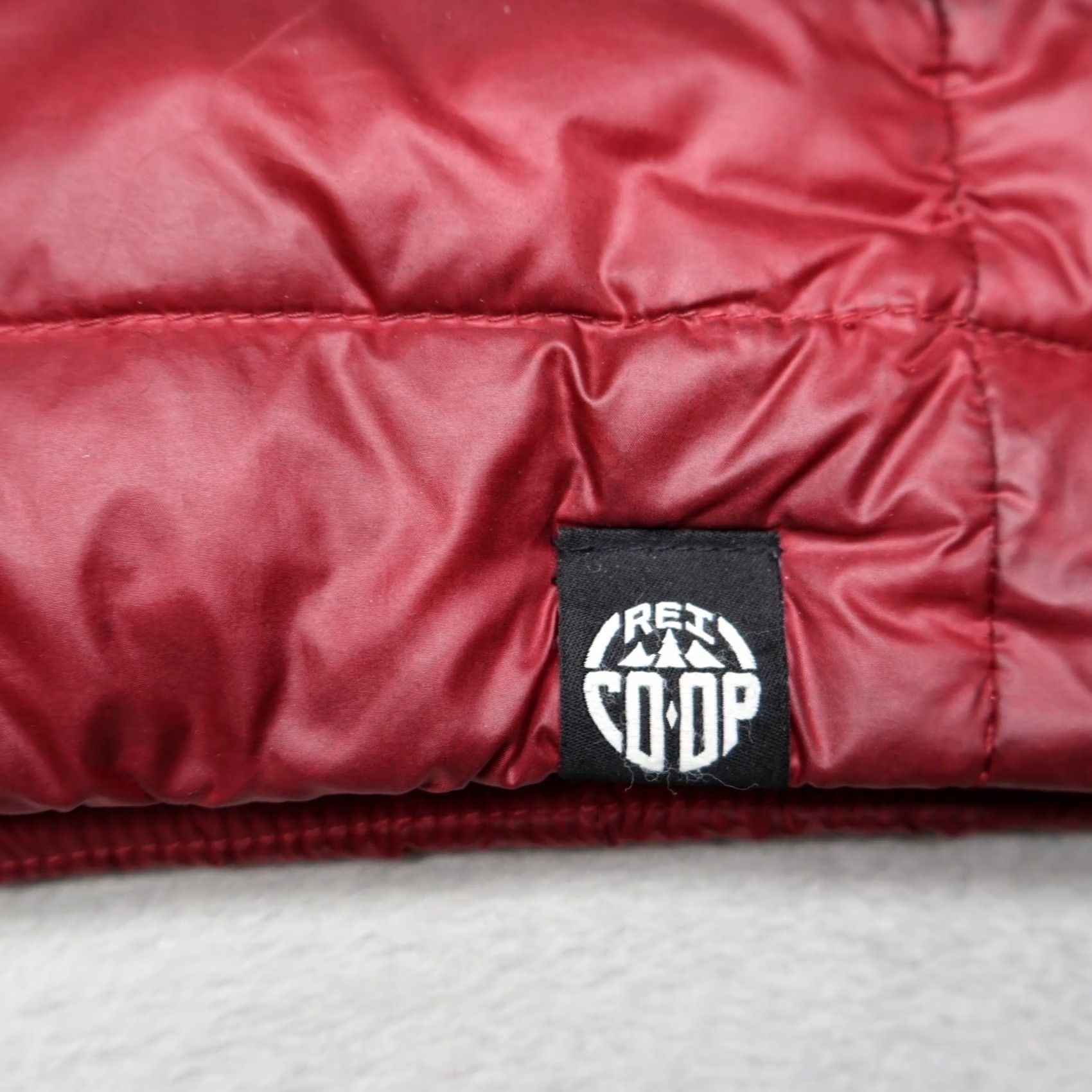Vintage VINTAGE REI Down Vest Mens XL Red Full Zip Quilted Lightweight Puffer Winter Simulated Gorpcore Casual Travel Size US XL / EU 56 / 4 - 4 Thumbnail