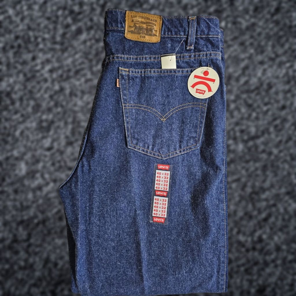 Levi's VINTAGE Levi's 540 Signature Relaxed Fit Jeans 40x32 Mens Blue Medium Wash 5-Pocket Design United States USA Distressed No Size US 40 / EU 56 - 1 Thumbnail