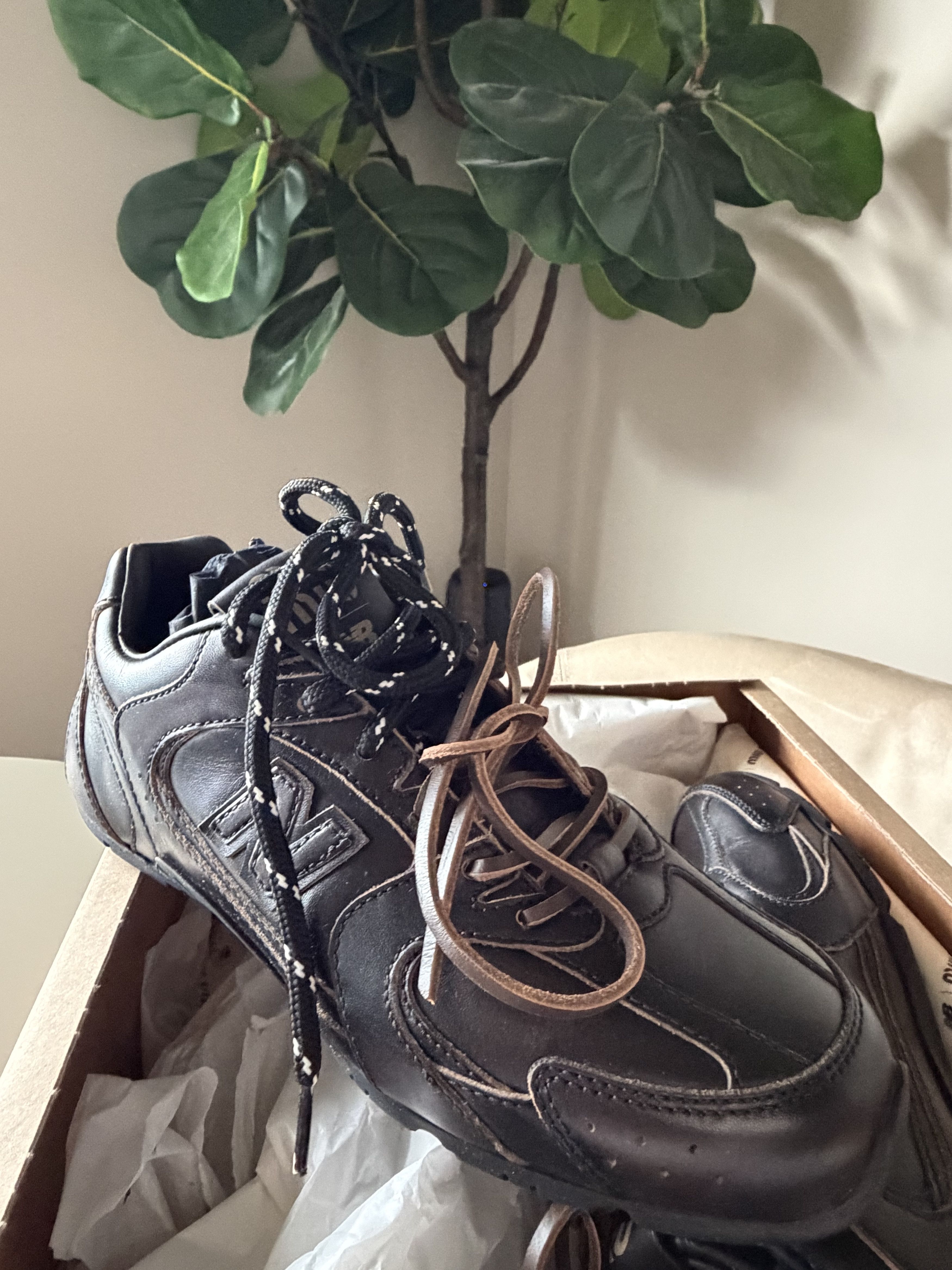 Miu Miu × New Balance Authentic Miu Miu sneakers in size 36 (US 6) Size US 6 / IT 36 - 8 Thumbnail