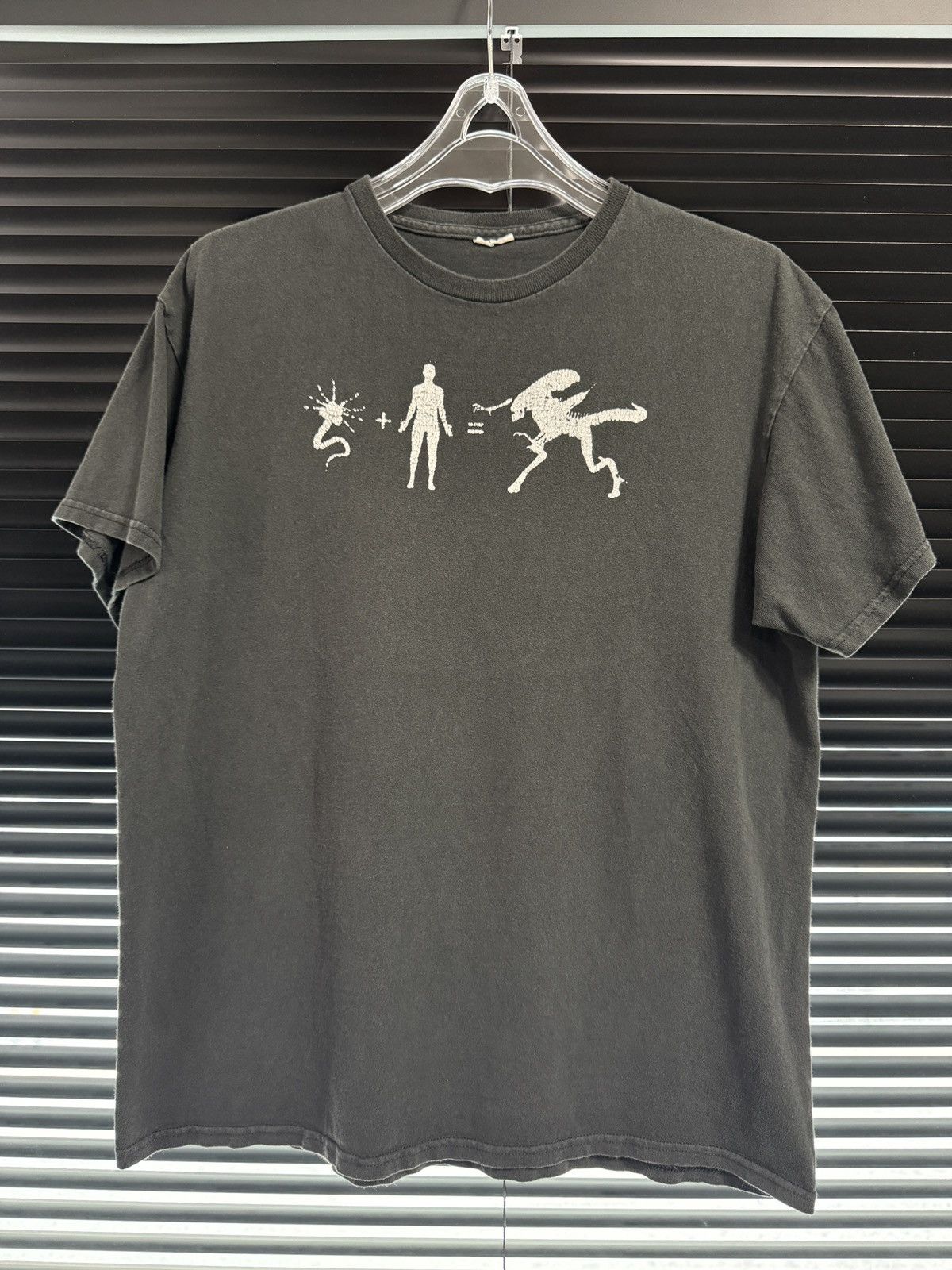 Vintage Vintage 2000s Alien Evolution Tee Size US L / EU 52-54 / 3 - 1 Thumbnail