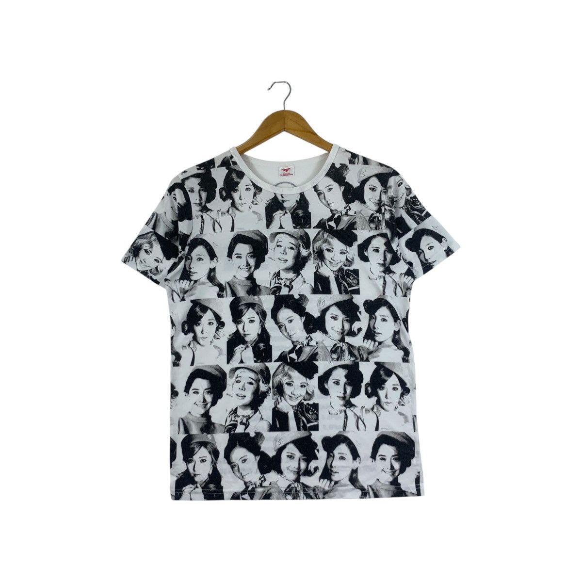 Vintage GIRLS’ GENERATION SNSD Girls & Peace Japan Tour Tee Shirt Size S / US 4 / IT 40 - 1 Thumbnail