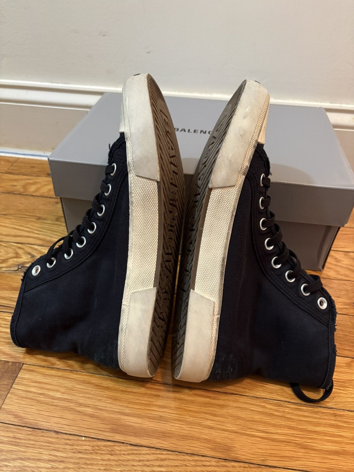 Balenciaga Balenciaga Distressed Sneakers Size US 8.5 / EU 41-42 - 6 Thumbnail