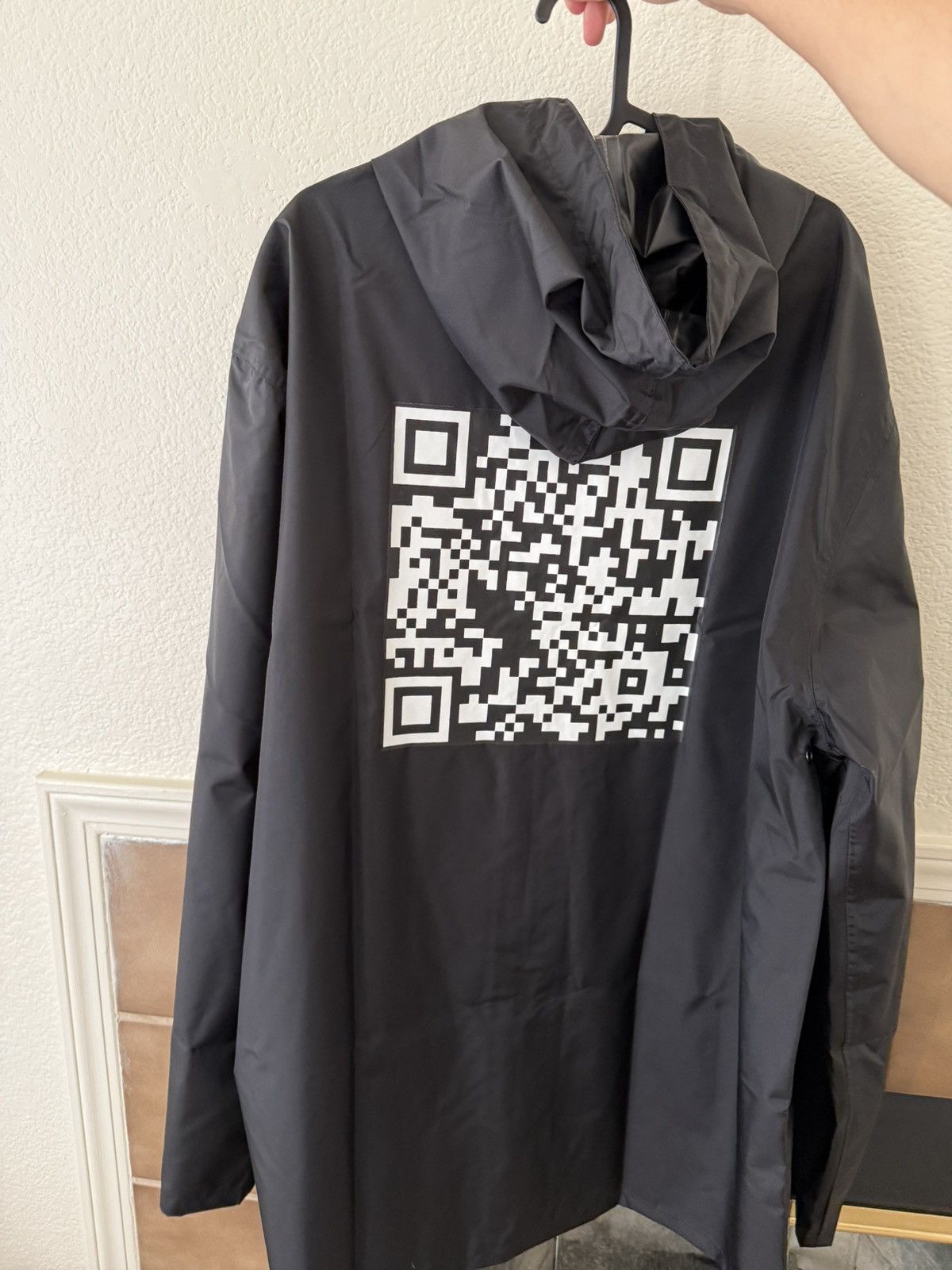 Vetements VETEMENTS Raincoat QR-Code Black Size US M / EU 48-50 / 2 - 2 Thumbnail
