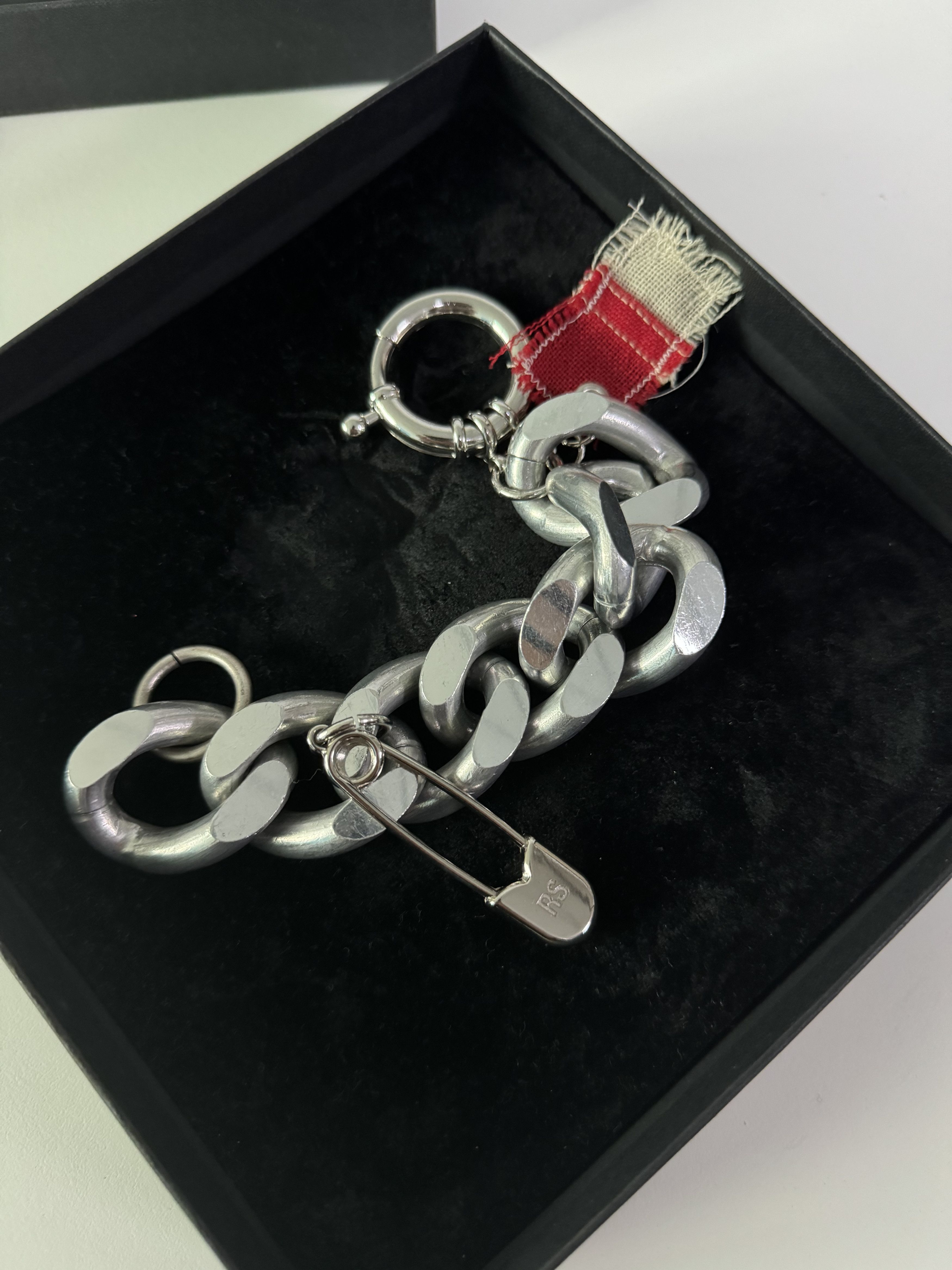 Raf Simons Raf Simons Silver Big Chain Safety Pin Bracelet Size ONE SIZE - 3 Thumbnail