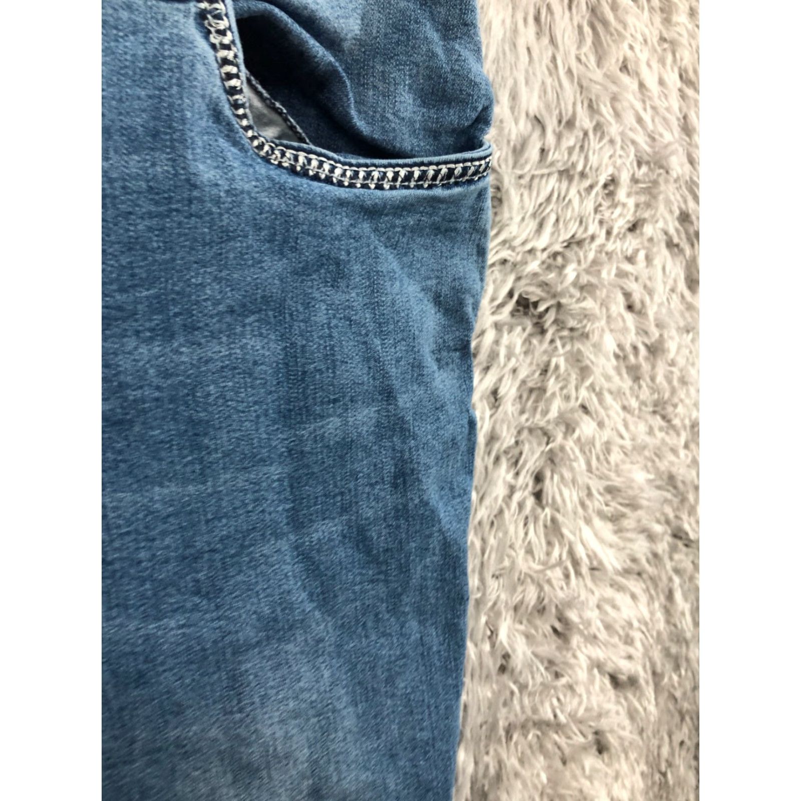 Vintage Christopher & Banks Crop Jeans Size 12 Womens Medium Wash Blue Jeans Crop Style 5-Pocket Regular Rise Belt Loops Denim Cotton Size 34" / US 12 / IT 48 - 5 Thumbnail