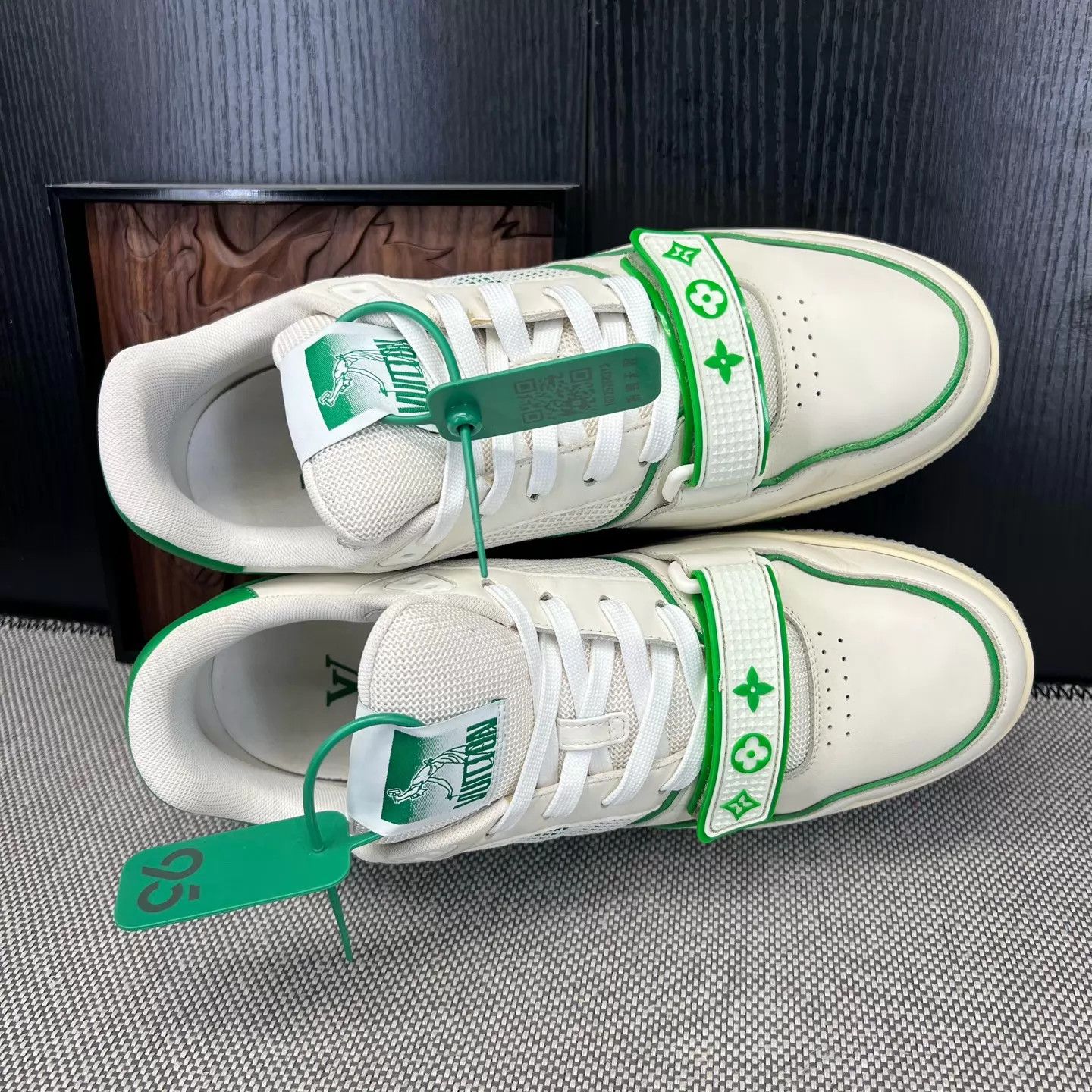Louis Vuitton LV Trainer White Green Velcro 8.5/42.5 99 New Size US 9.5 / EU 42-43 - 5 Thumbnail