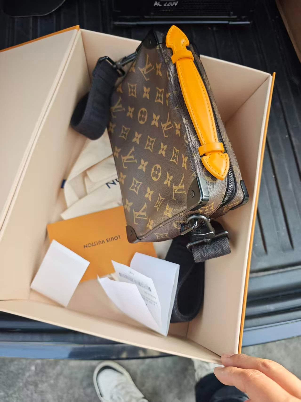 Louis Vuitton Pre-loved Bag Very good condition Size ONE SIZE - 1 Thumbnail