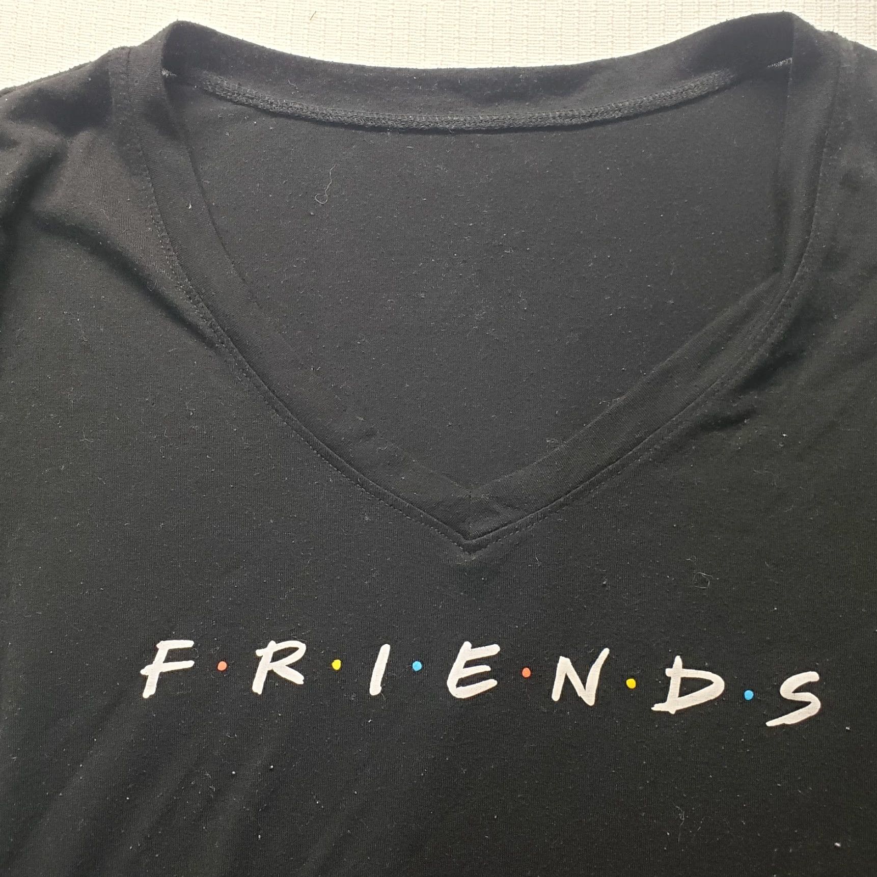 Gildan Friends Shirt Women S Small Black Short Sleeve 90s Gildan T-Shirt Casual Confidently Basic Crew Neck Vintage No Size S / US 4 / IT 40 - 2 Thumbnail