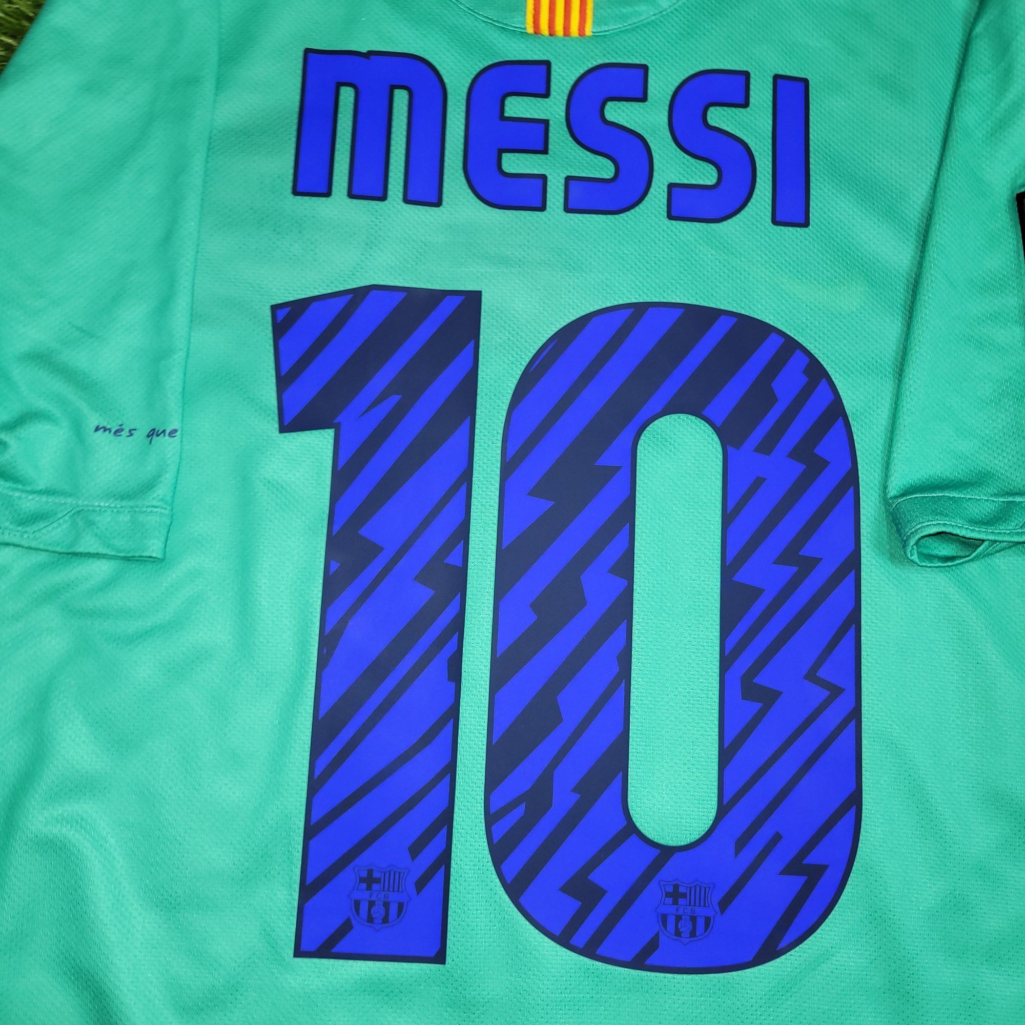 Nike Messi Barcelona 2010 2011 Away Soccer Jersey Shirt M Size US M / EU 48-50 / 2 - 4 Thumbnail