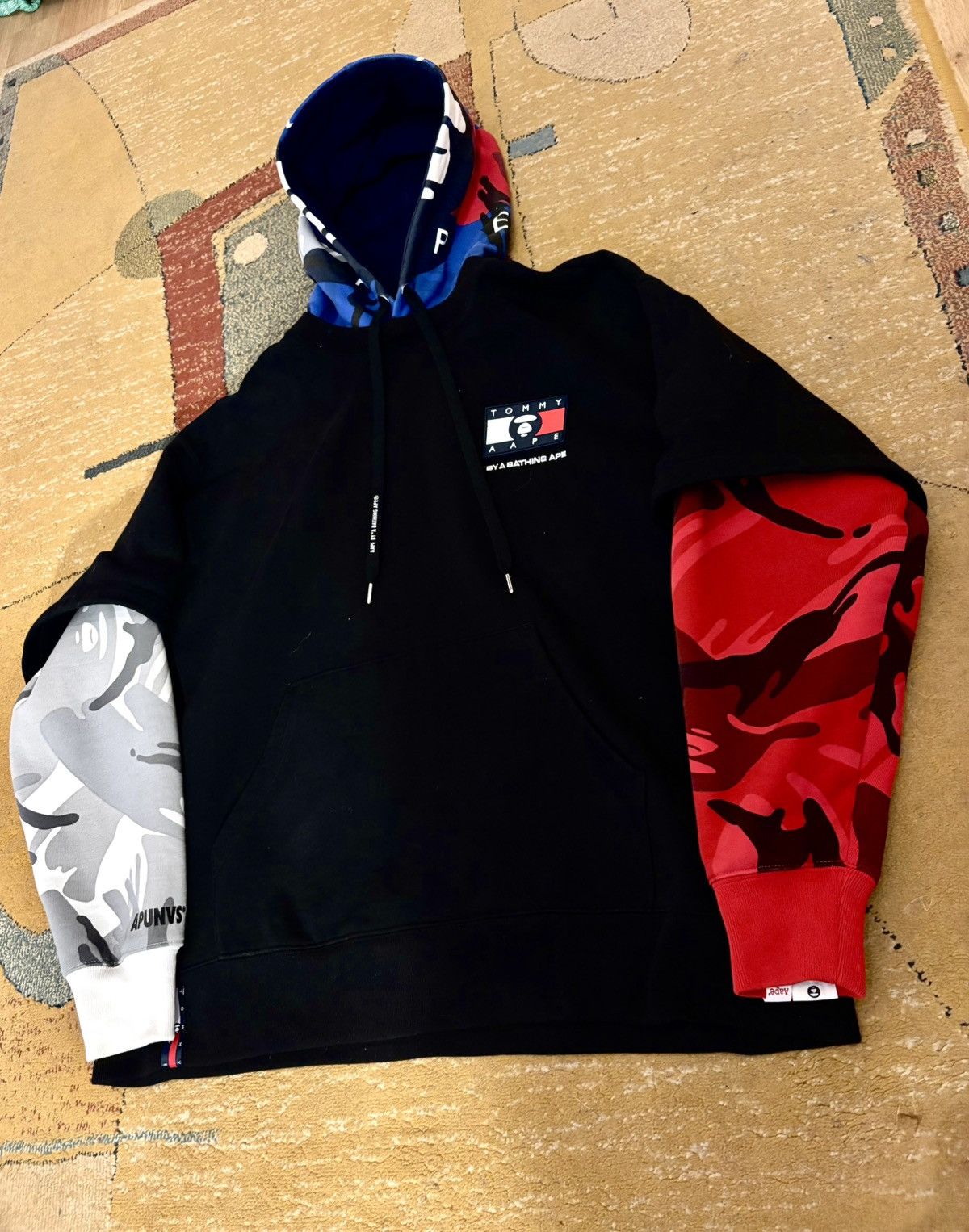 Aape × Tommy Hilfiger BAPE x Tommy Camo Hoodie Size US S / EU 44-46 / 1 - 1 Thumbnail