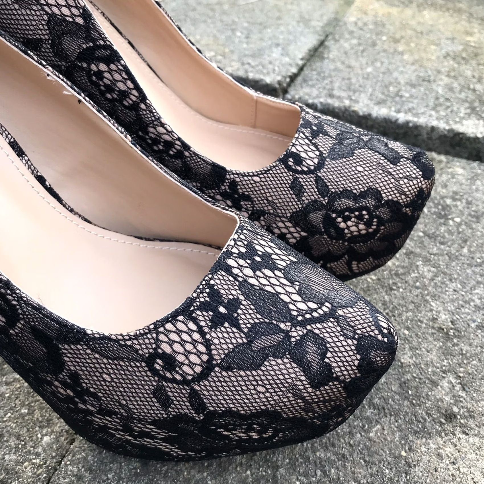 Vintage JustFab Giuseppah Floral Lace High Heel Platform Stiletto Pumps 10 Women Black/Beige Size US 10 / IT 40 - 4 Thumbnail