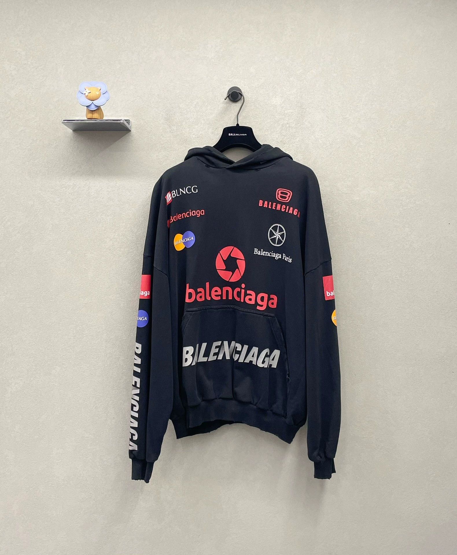 Balenciaga balenciaga fw23 logo print hoodie in black Size US L / EU 52-54 / 3 - 1 Thumbnail