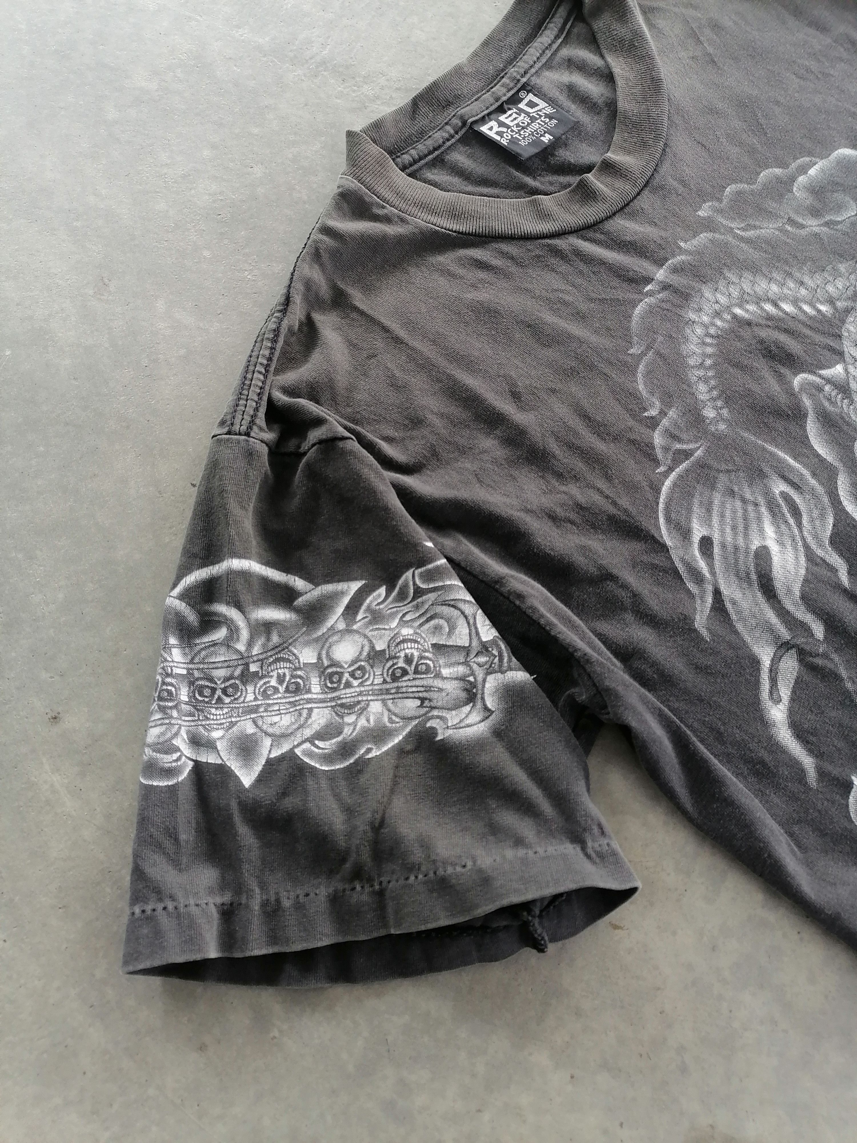 Japanese Brand Vintage Trashed Faded Y2K Tattoo Style Dragon Graphic Tee Size US M / EU 48-50 / 2 - 3 Thumbnail