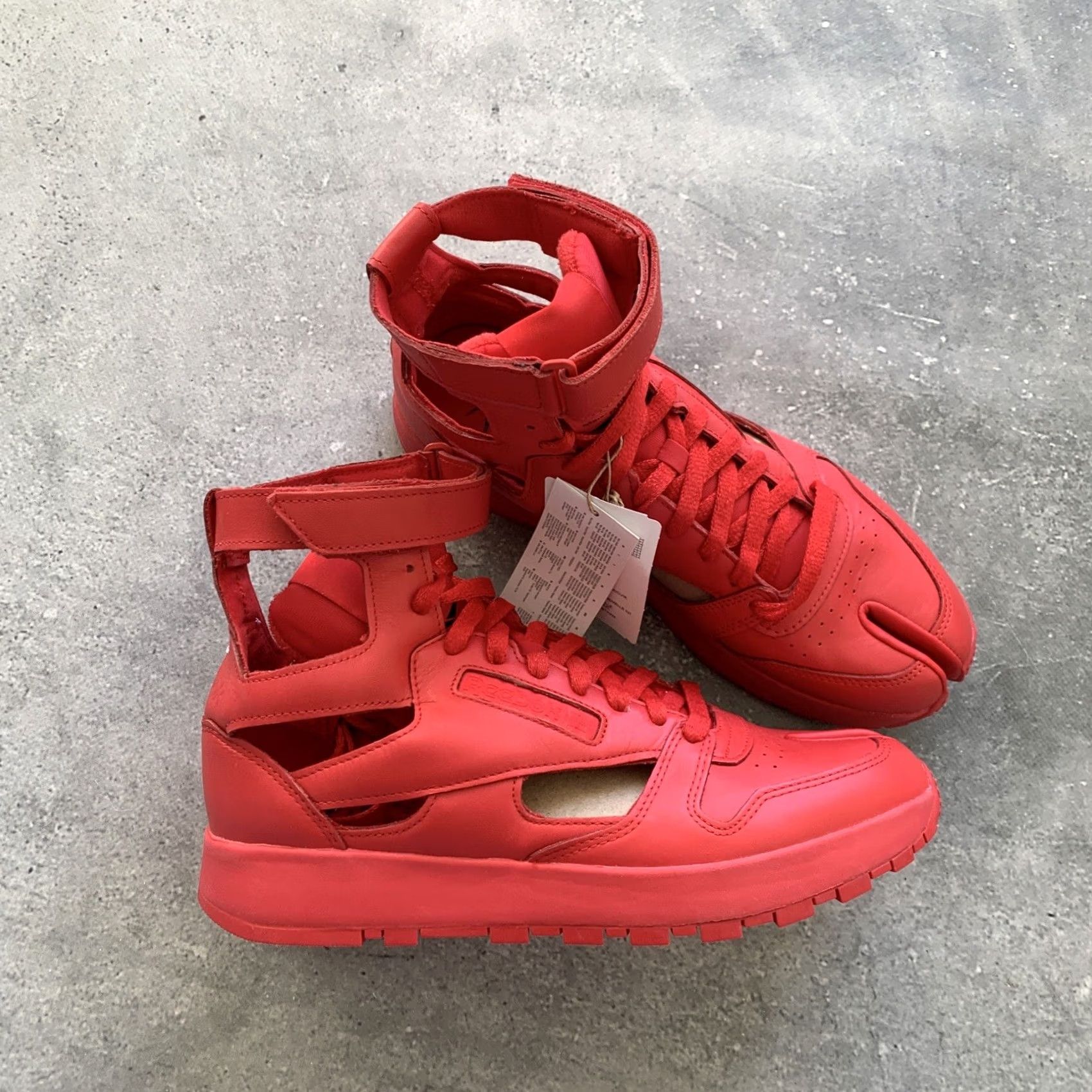 Maison Margiela MAISON MARGIELA x REEBOK CLASSIC SNEAKERS TABI Red US 12, UK 11, EU 45.5 Men Sneaker Leather Vintage? No — New with tags and without box. Size US 11 / EU 44 - 2 Thumbnail