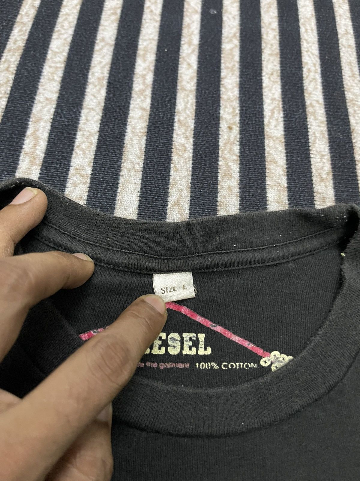 Diesel 2000s DIESEL BIG HAND DESIGN DECOMPRESS Size US S / EU 44-46 / 1 - 7 Thumbnail