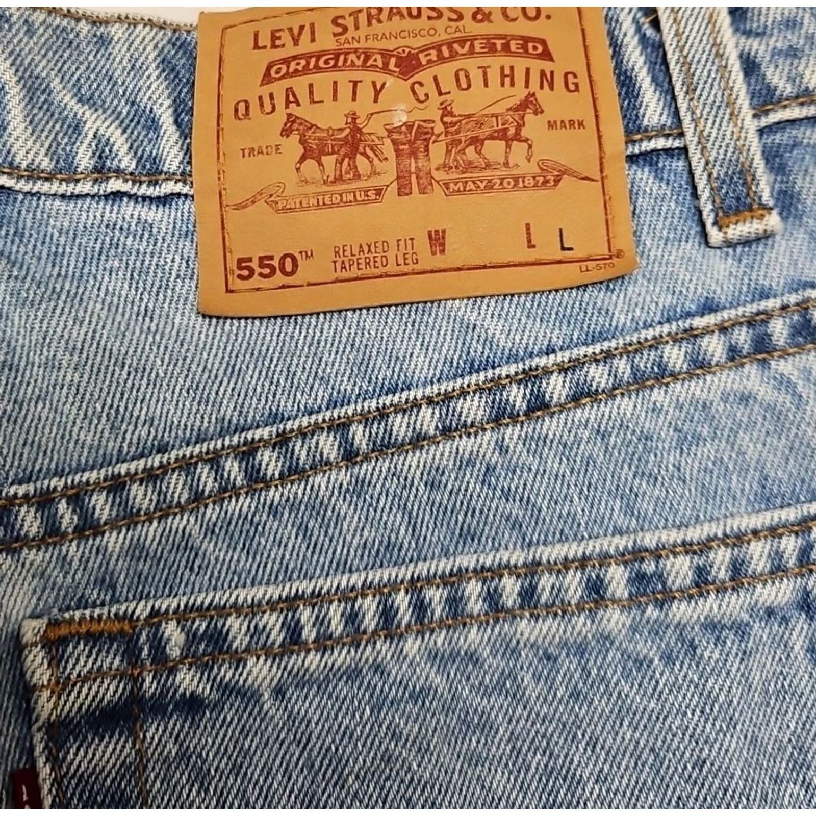 Levi's VINTAGE Levi’s 550 Jeans Women’s 12 Regular Light Wash Blue Cotton Denim Tapered Leg Relaxed Fit USA Mens? Size 34" / US 12 / IT 48 - 7 Thumbnail