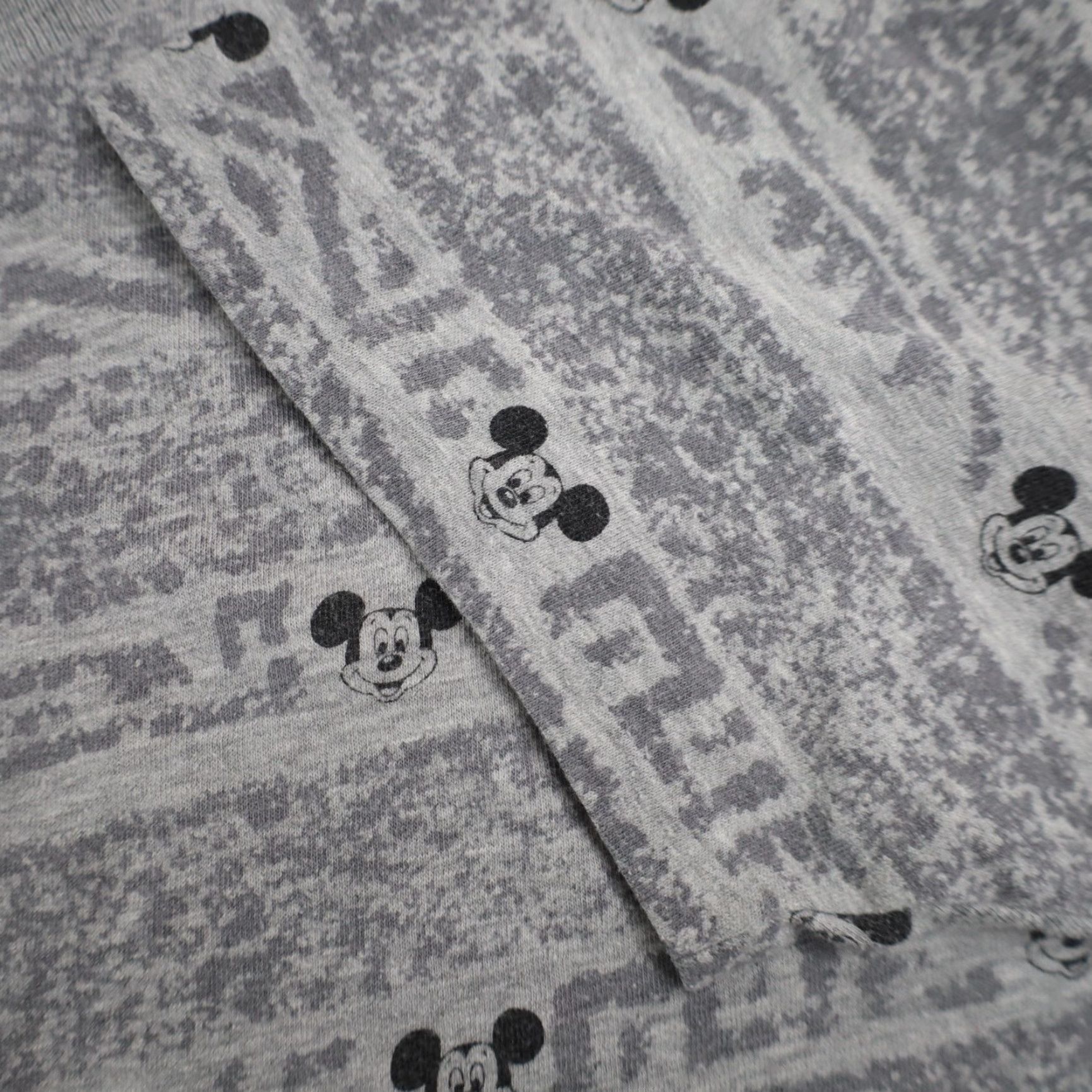 Disney VINTAGE Disney Mens T-Shirt Gray Allover Mickey Print L Size US L / EU 52-54 / 3 - 6 Thumbnail