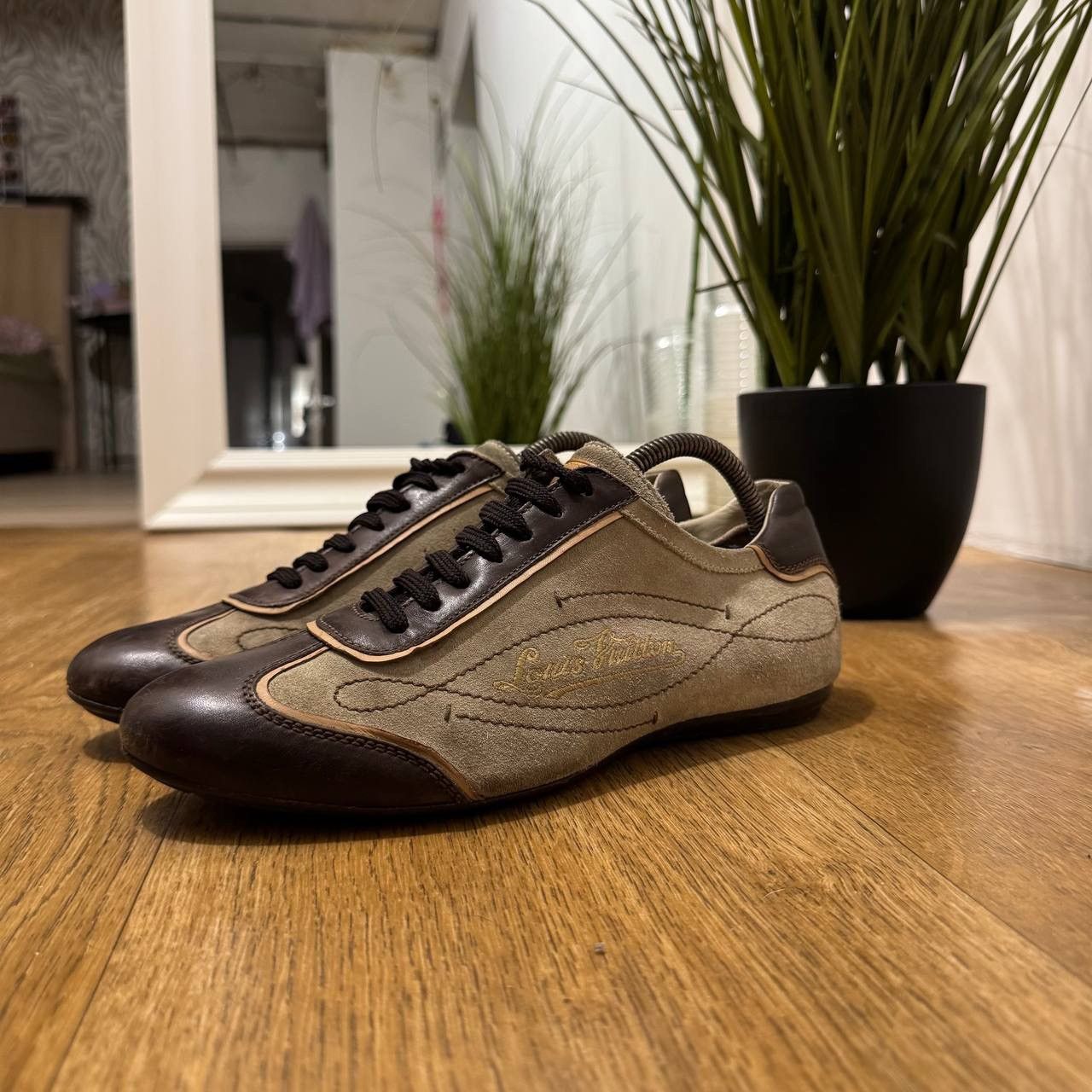 Louis Vuitton LOUIS VUITTON SUEDE LEATHER LV LOGO SNEAKERS Size US 8 / EU 41 - 1 Thumbnail