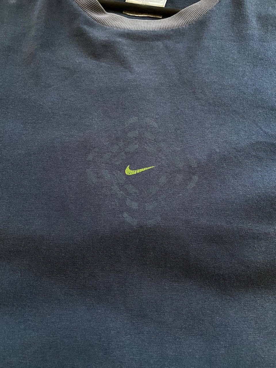 Nike Nike swoosh streetwear vintage tee Size US S / EU 44-46 / 1 - 14 Thumbnail