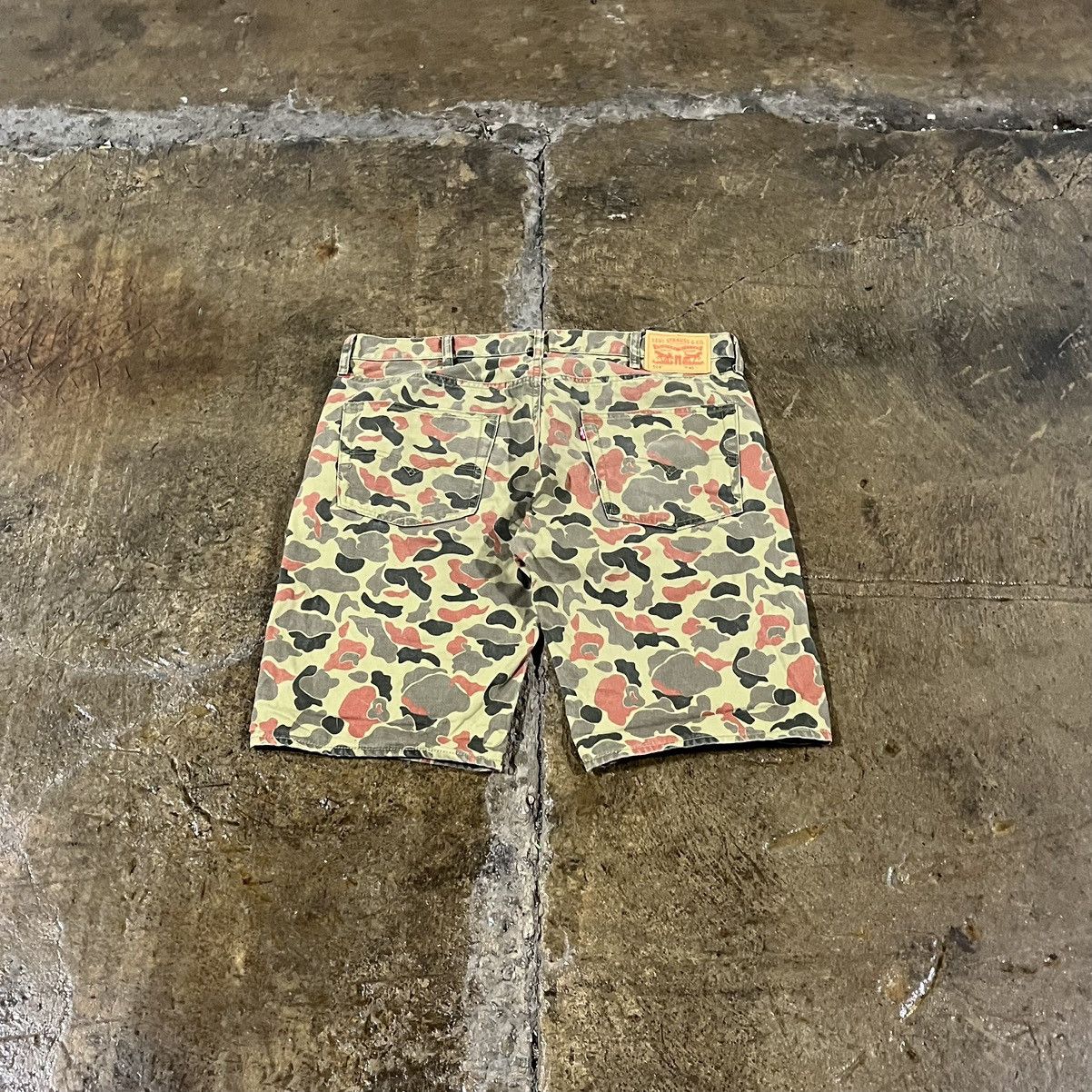 Levi's Crazy Levi's 504 Camo Shorts Grunge Baggy Y2K Size 40 Size US 40 / EU 56 - 1 Thumbnail