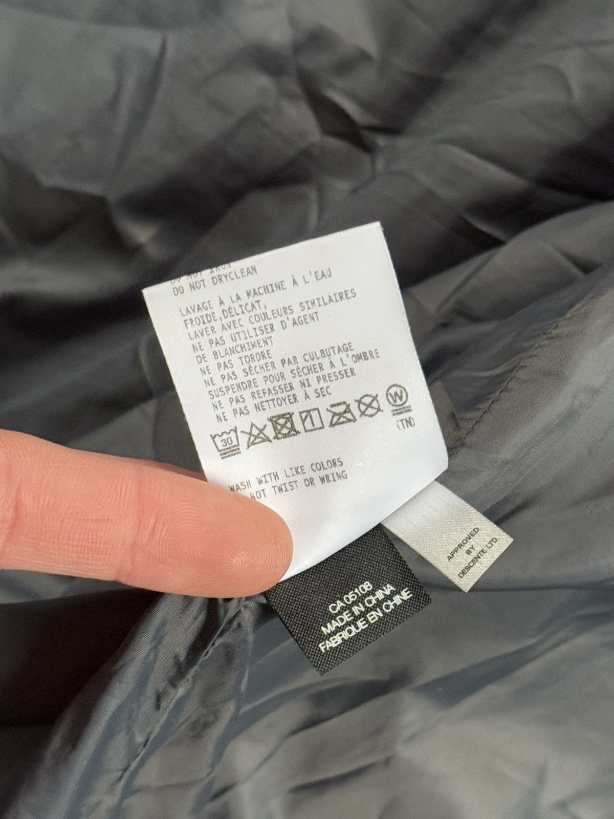 Descente Descente 38/M Wmns Swisscom puffer quilted hooded jacket Size M / US 6-8 / IT 42-44 - 12 Thumbnail