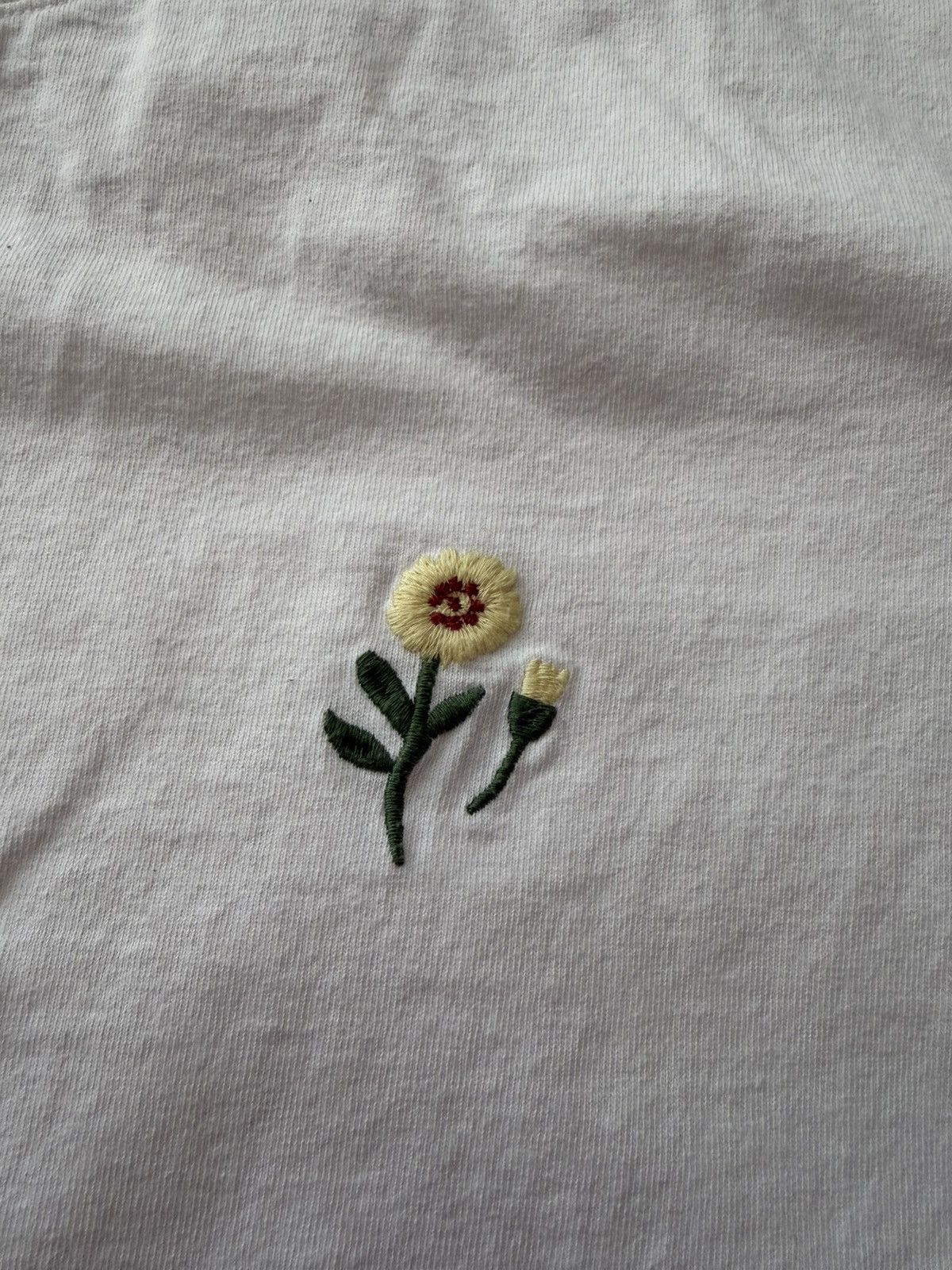 JW Anderson × Uniqlo Uniqlo x JW Anderson embroidered sunflower tshirt Size US L / EU 52-54 / 3 - 2 Thumbnail