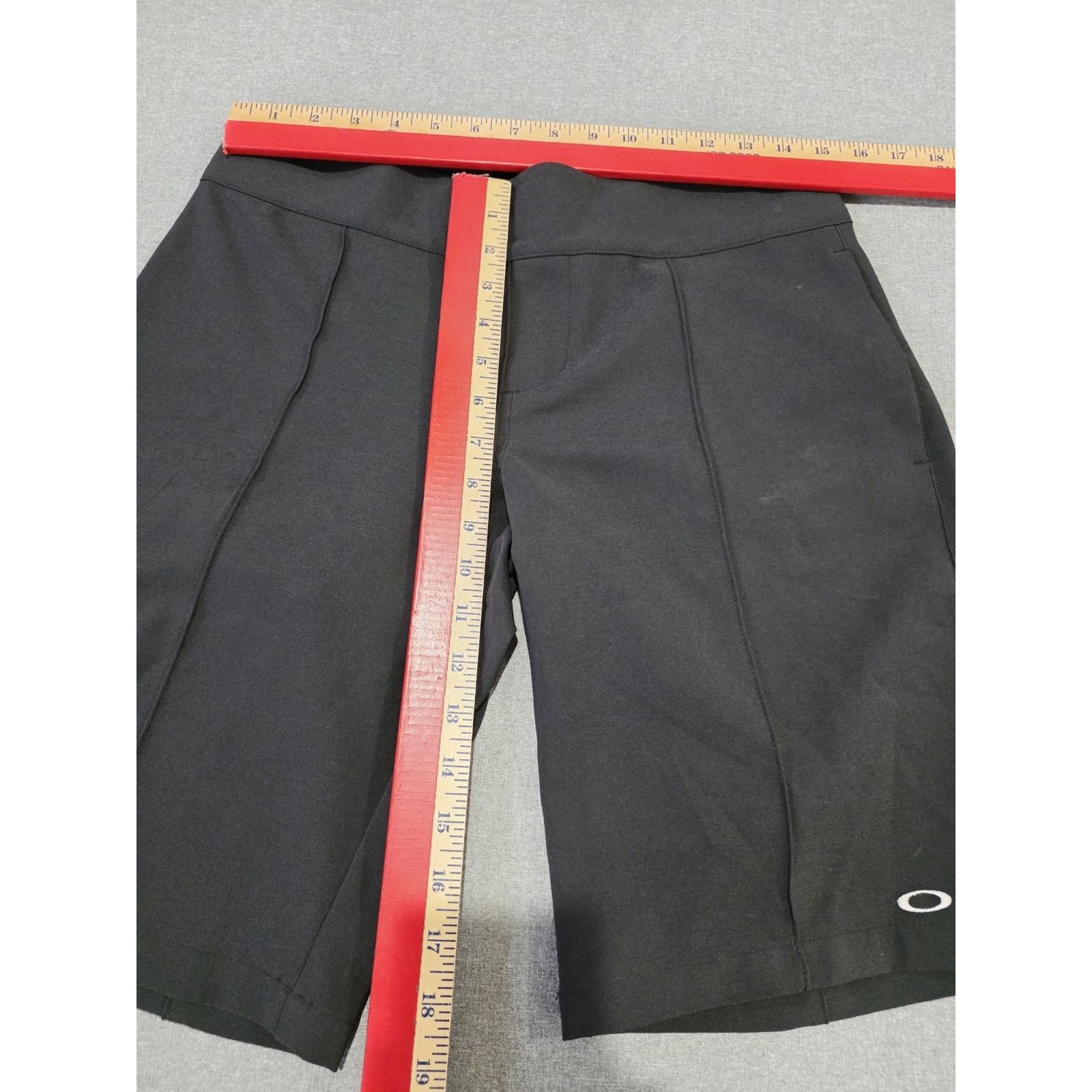 Oakley Oakley Women's Board Golf Bermuda Shorts Black Athleisure 6 Size 28" / US 6 / IT 42 - 3 Thumbnail