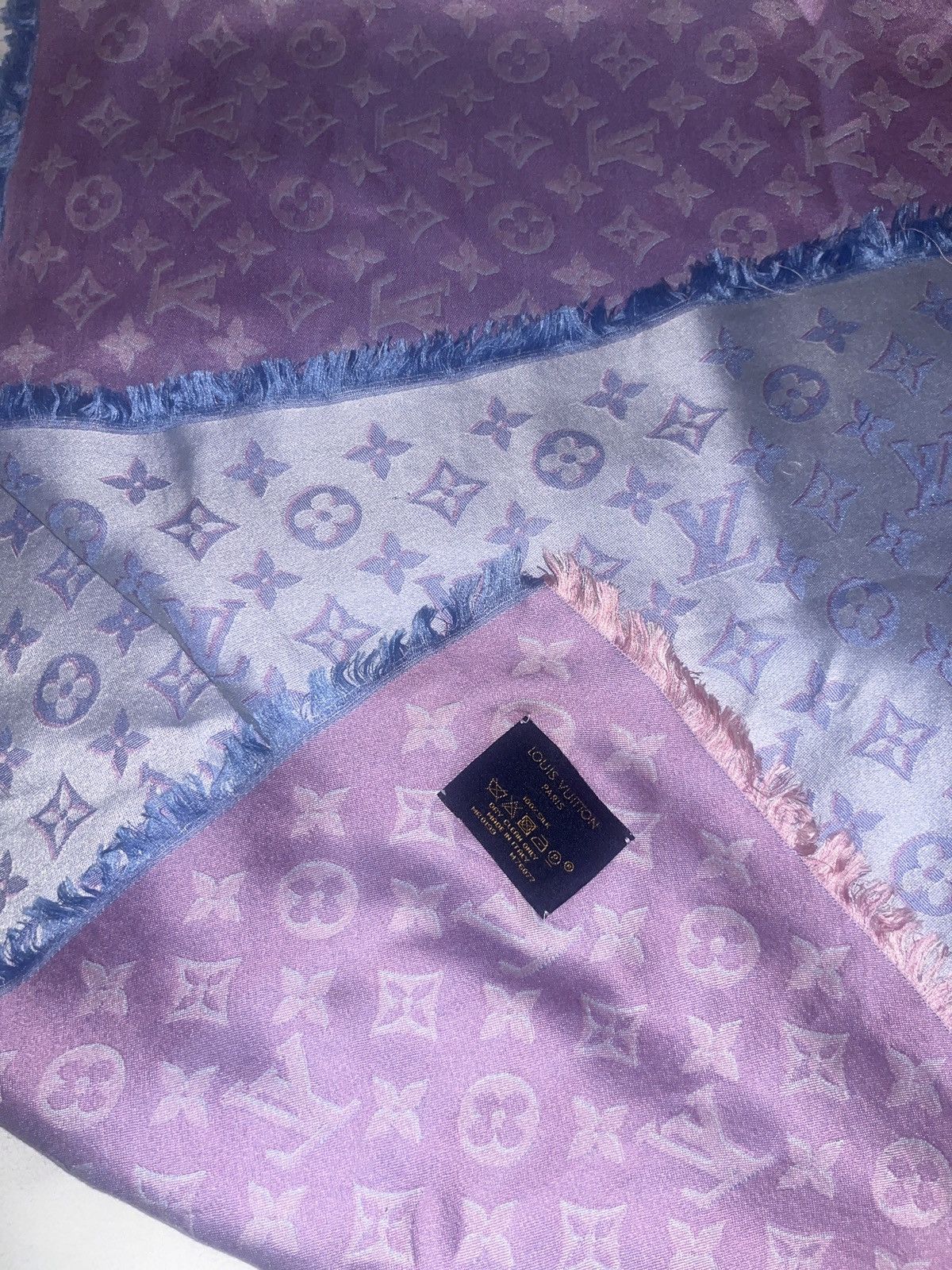 Louis Vuitton Silk 3D Monogram Shawl Bleu Glacier Size ONE SIZE - 1 Thumbnail